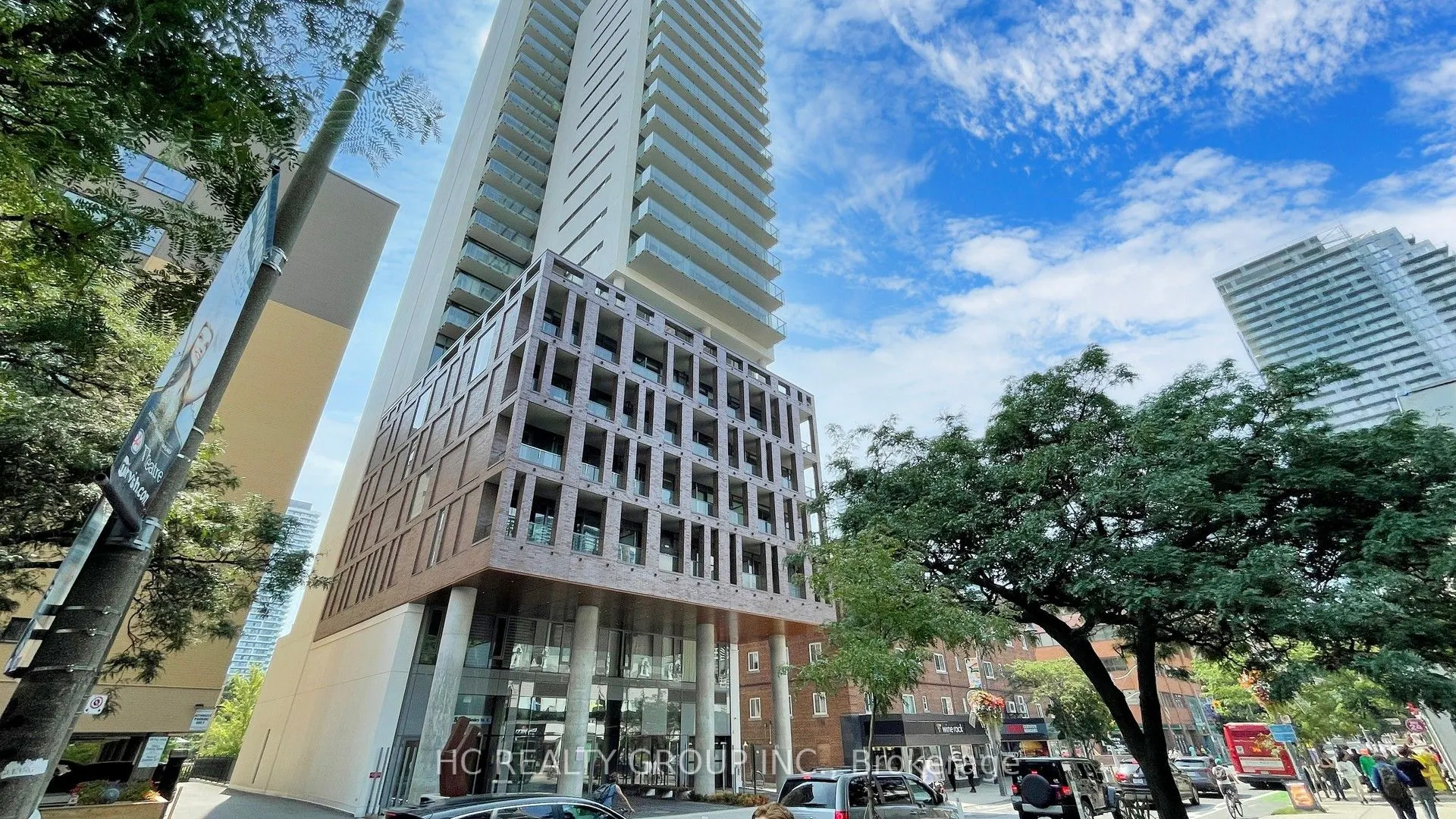 81 Wellesley Street E, #1605