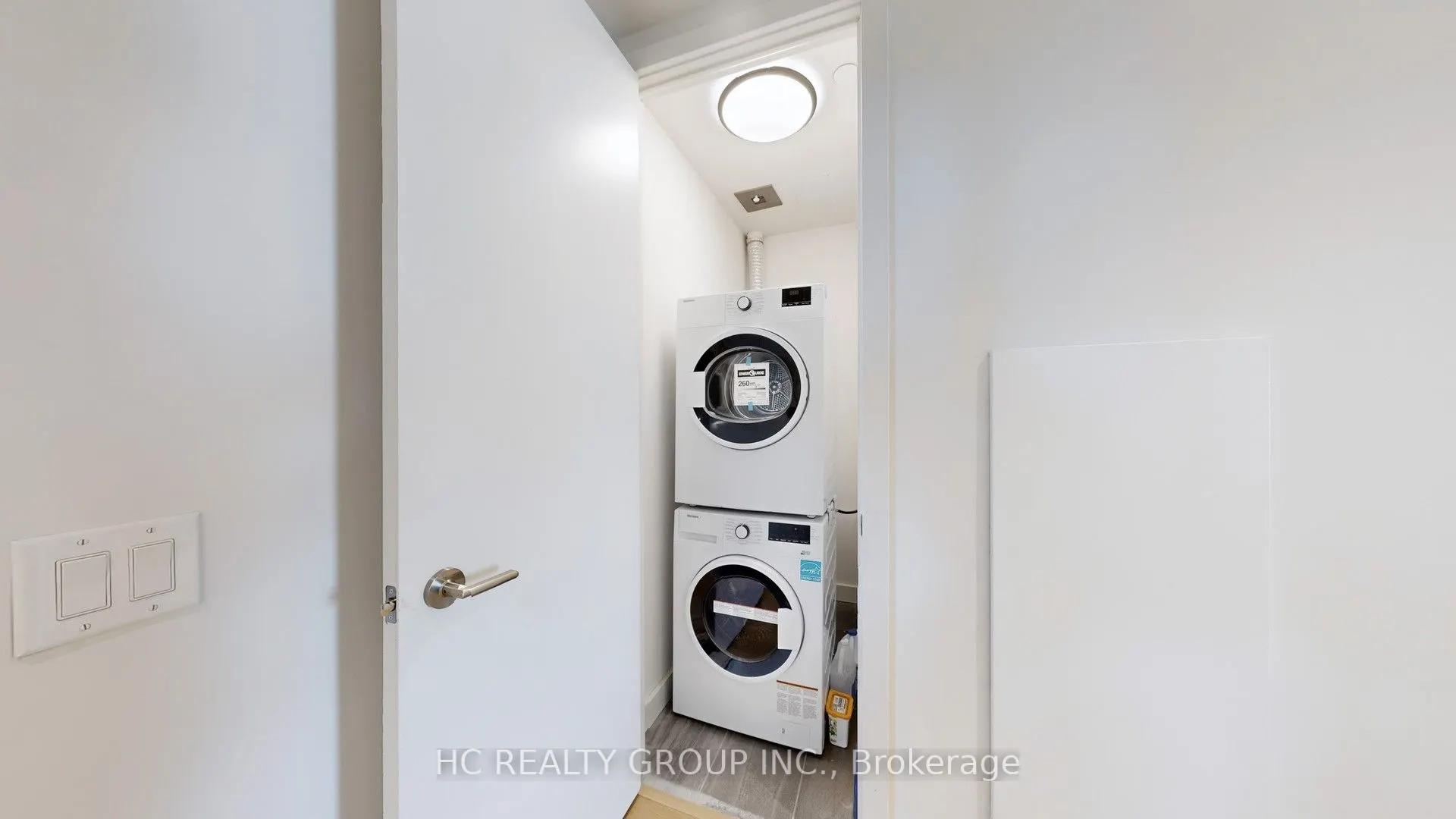 81 Wellesley Street E, #1605