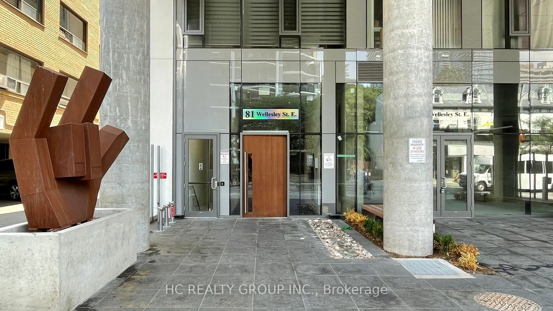 81 Wellesley Street E, #1605