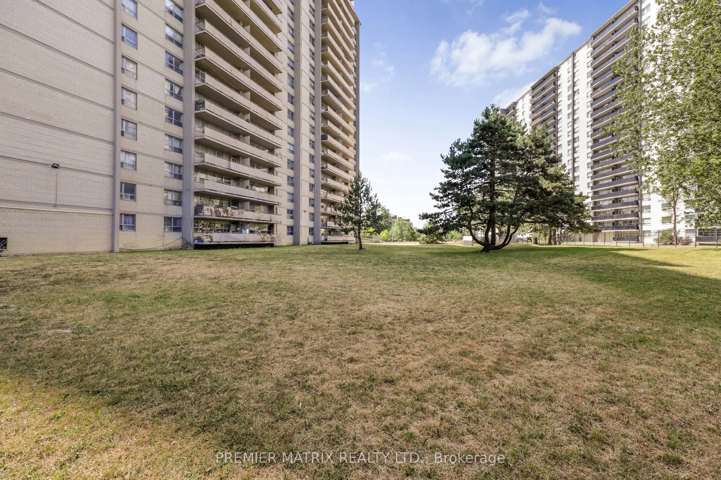 65 Thorncliffe Park Drive, #1807