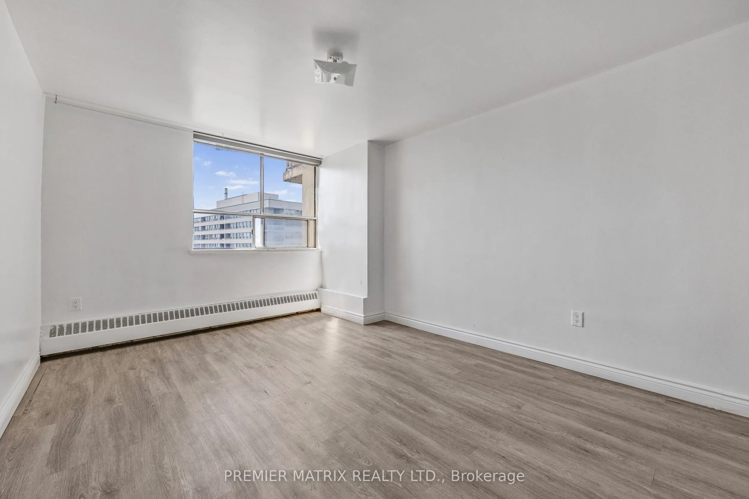 65 Thorncliffe Park Drive, #1807