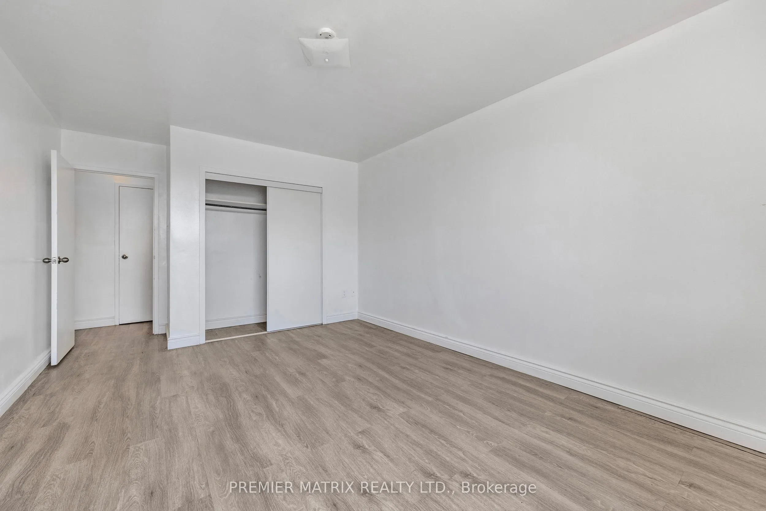 65 Thorncliffe Park Drive, #1807