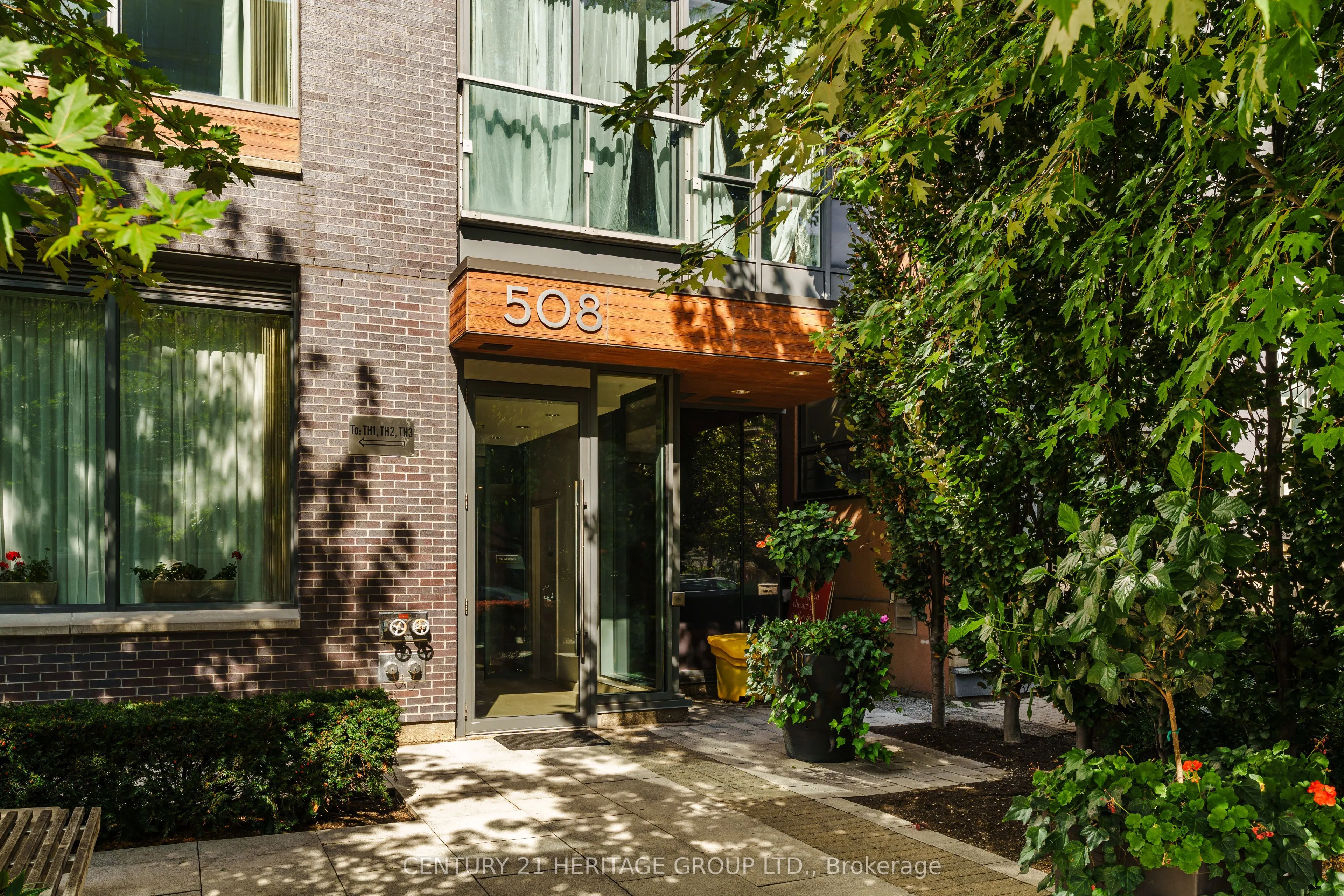 508 Wellington Street W, #408