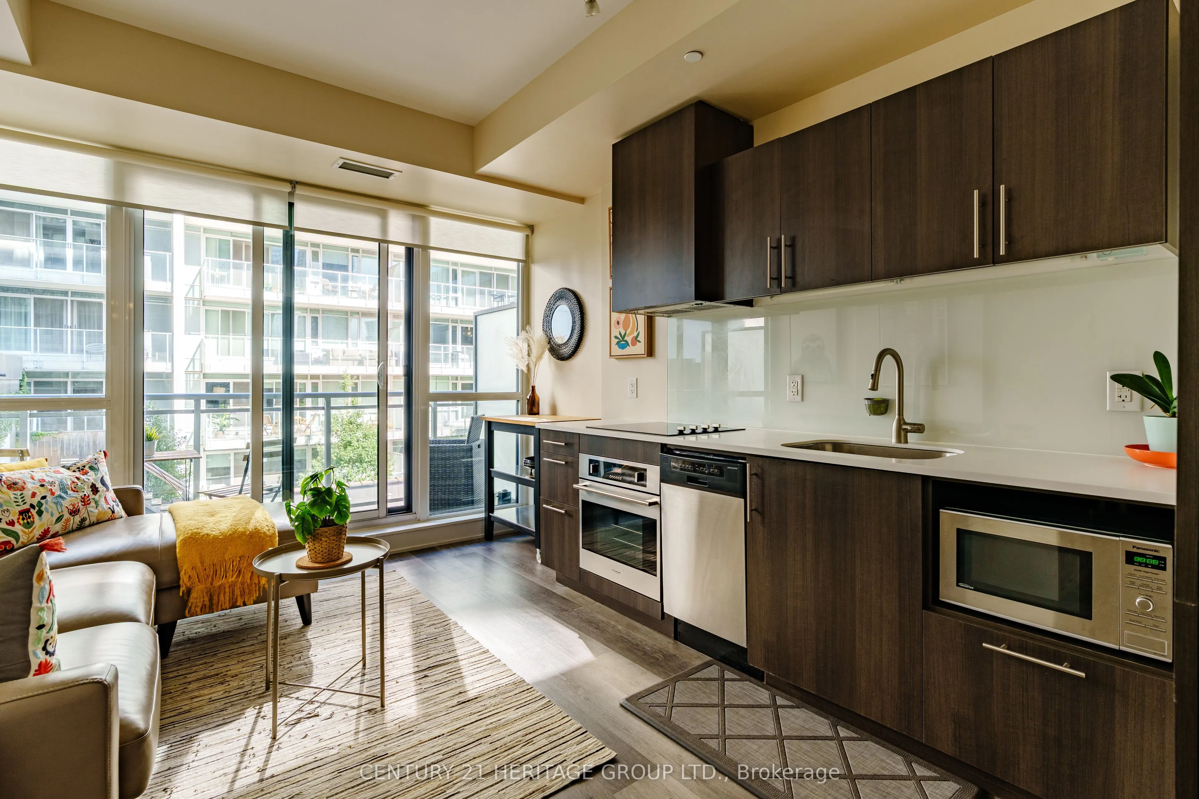 508 Wellington Street W, #408