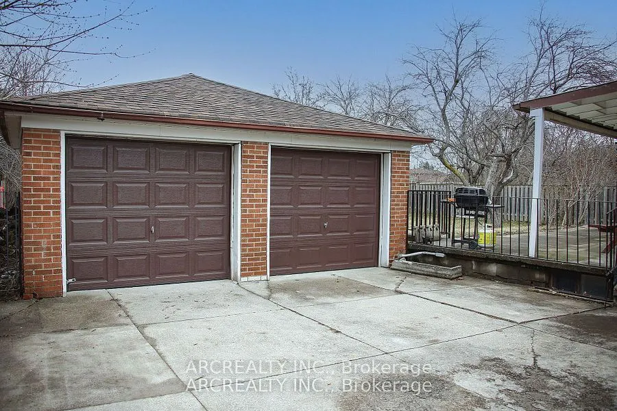 16 Faith Avenue