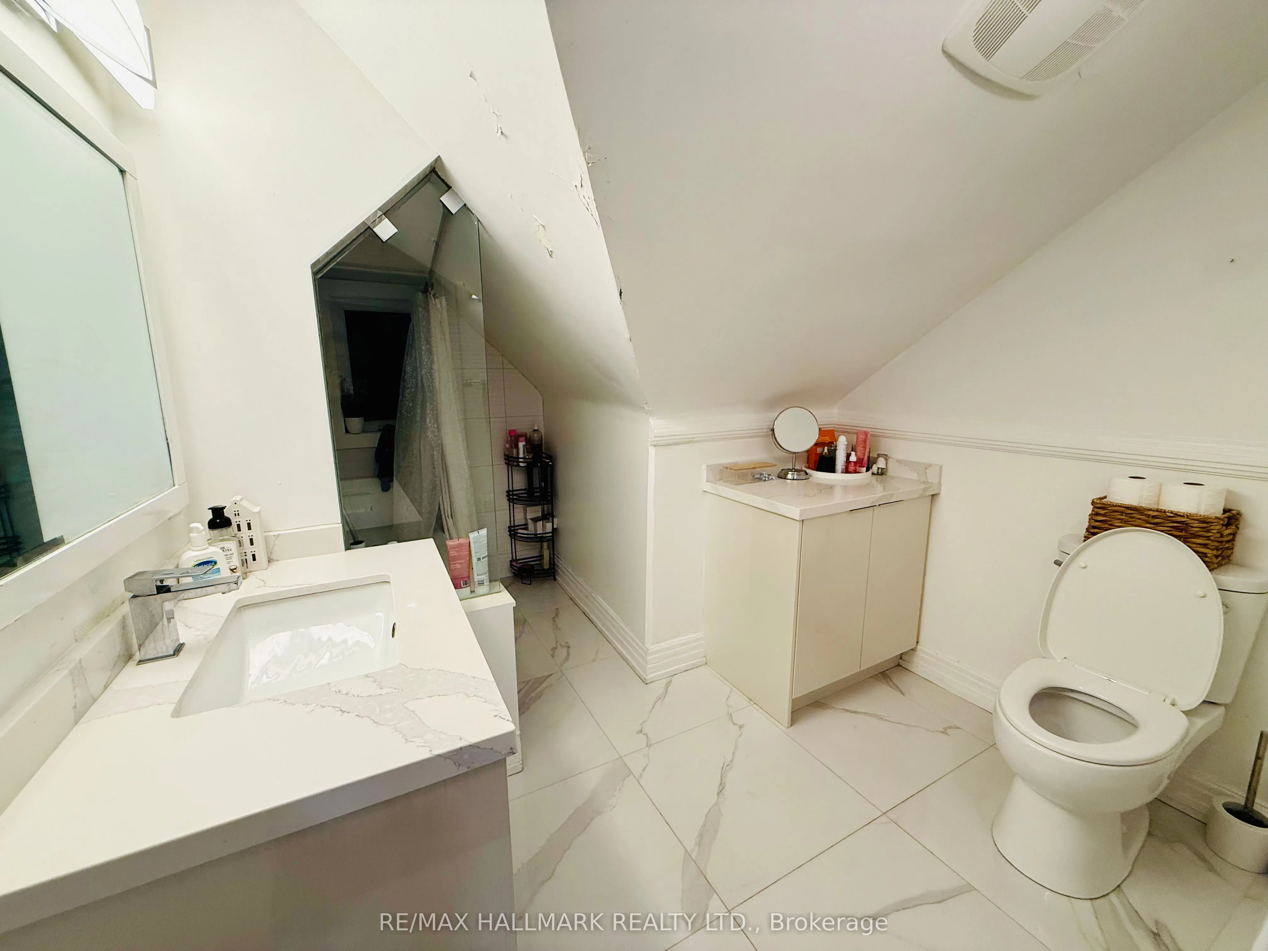 193 Heath Street W, #3rd Fl