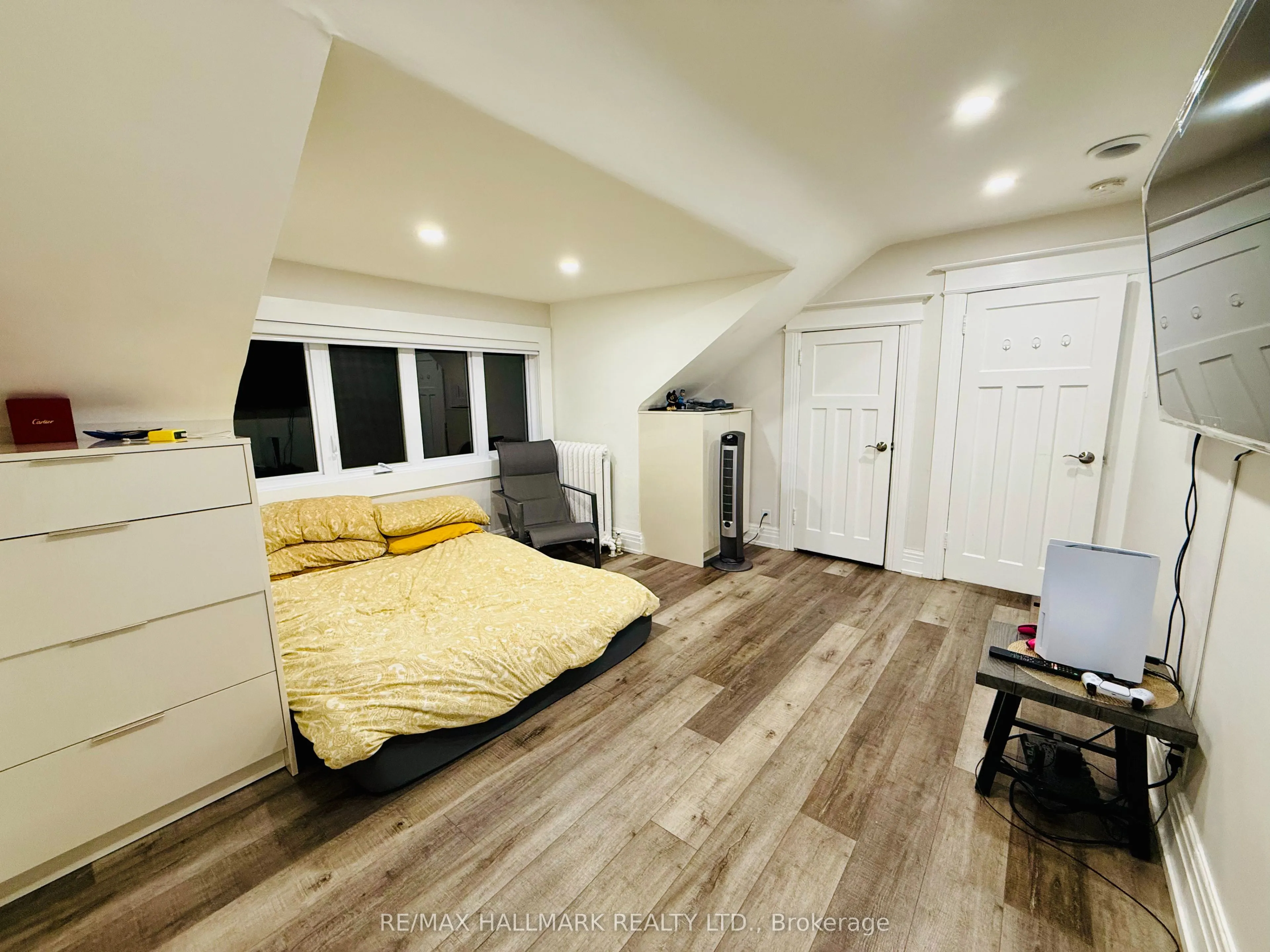 193 Heath Street W, #3rd Fl