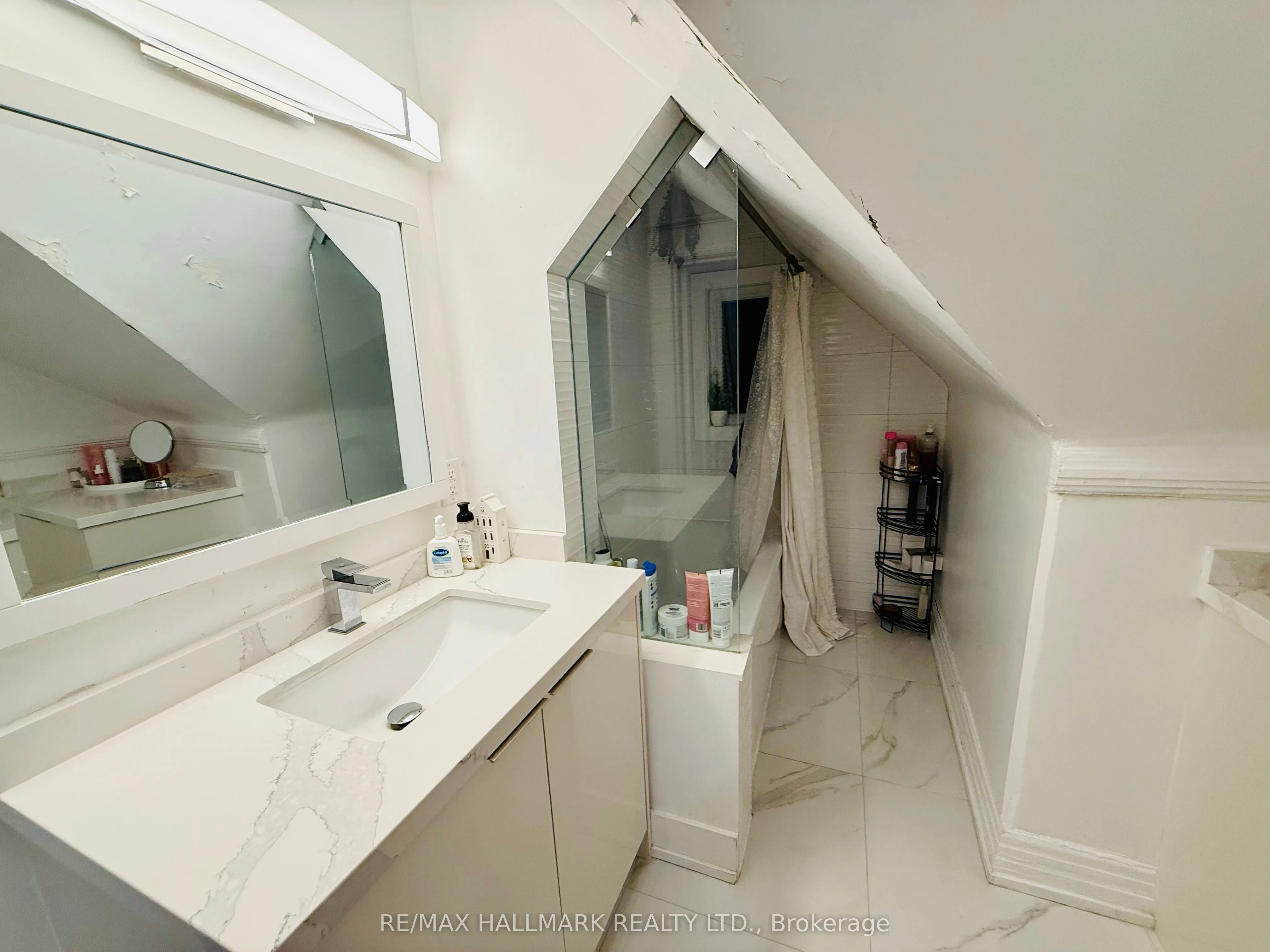 193 Heath Street W, #3rd Fl