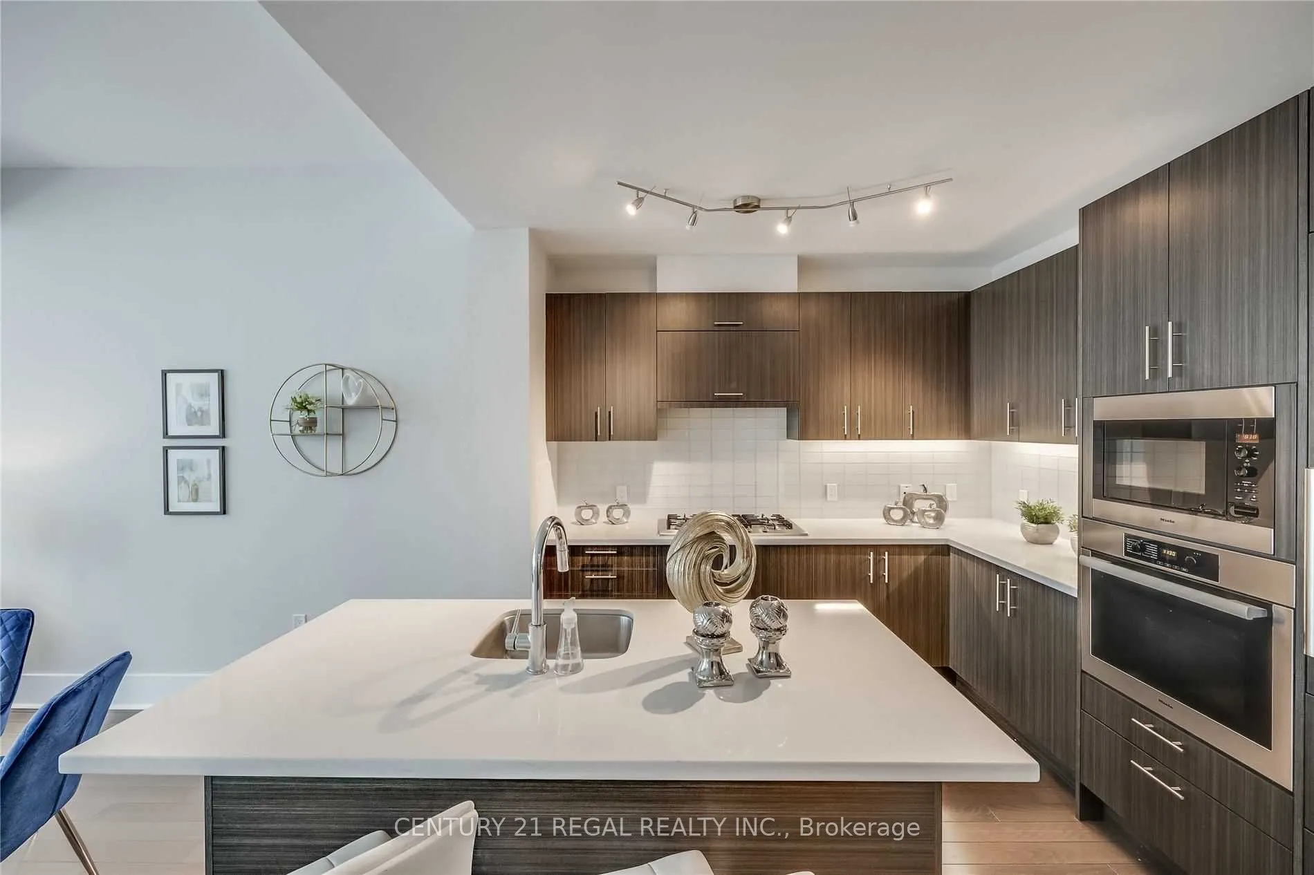 29 Queens Quay E, #508