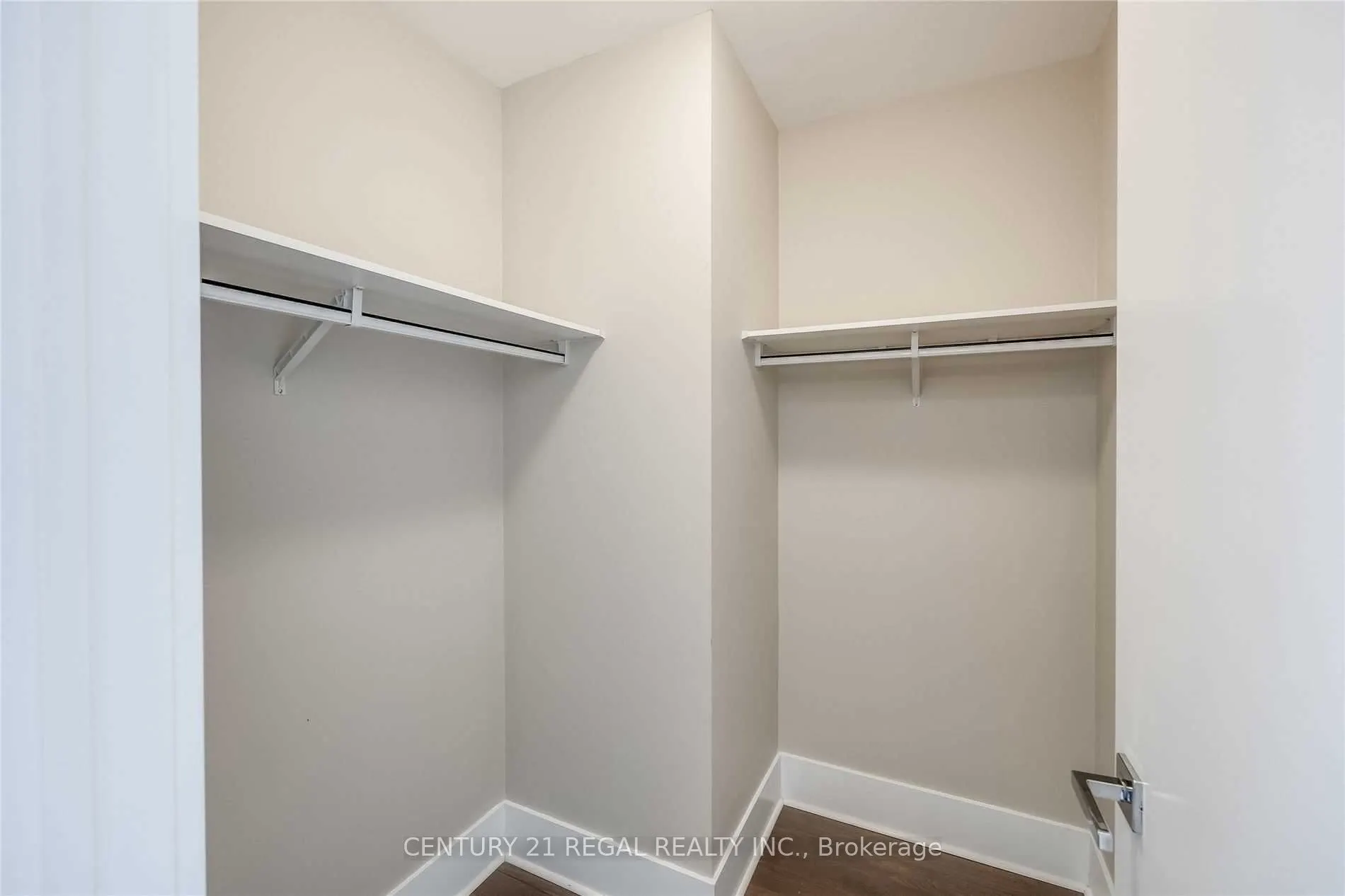 29 Queens Quay E, #508