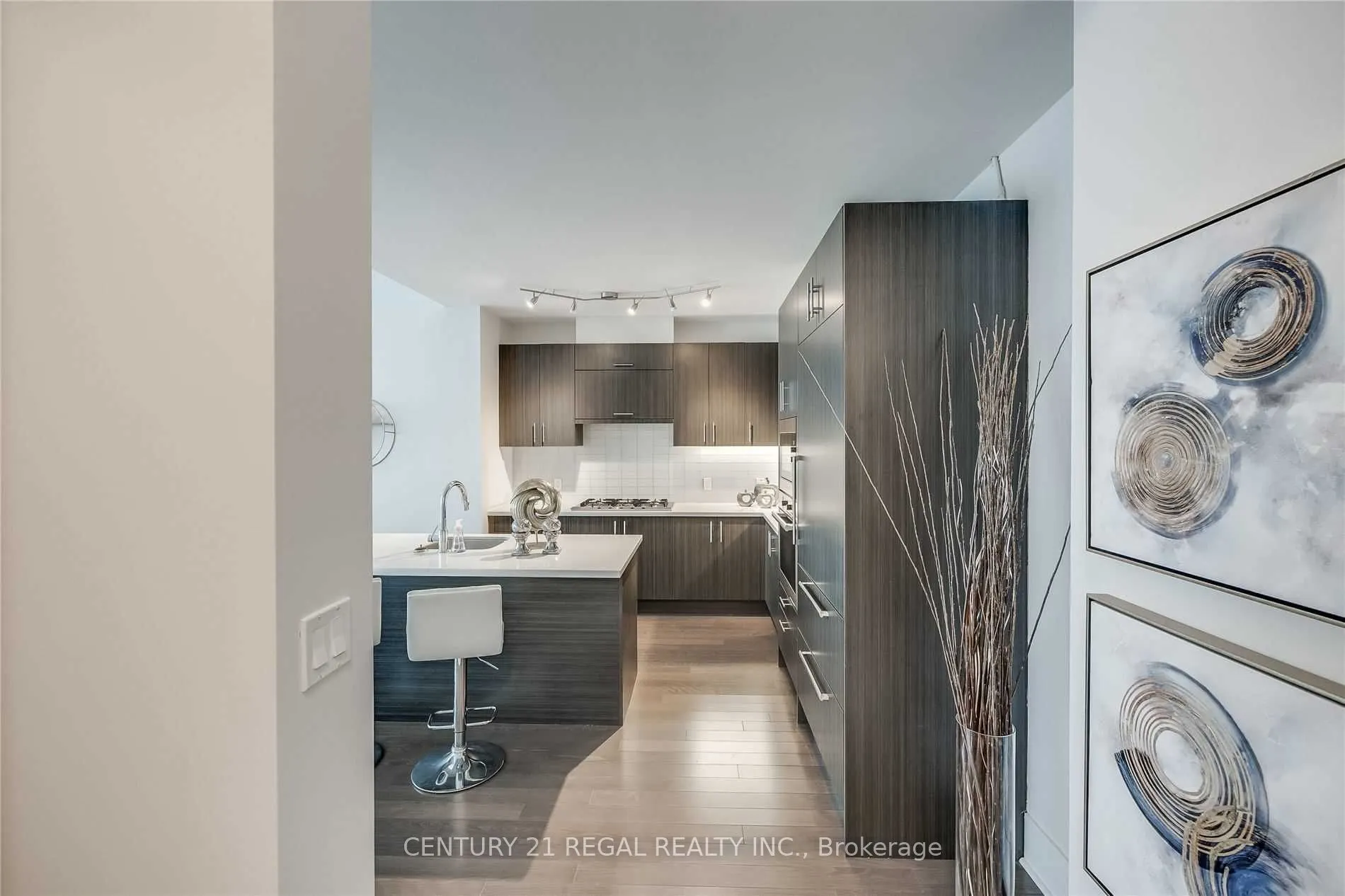 29 Queens Quay E, #508