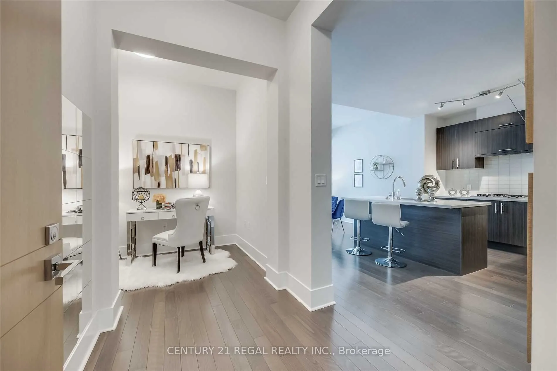 29 Queens Quay E, #508