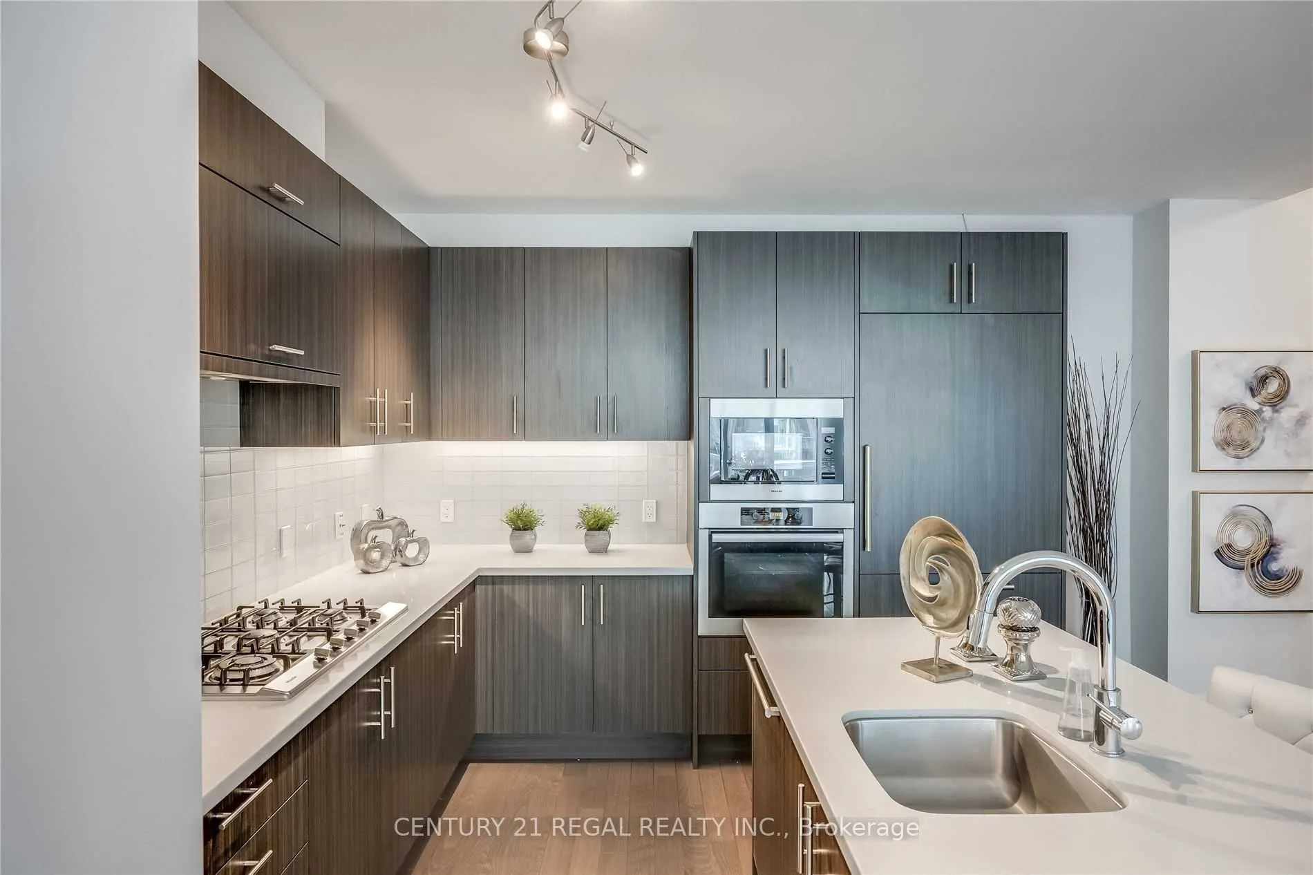 29 Queens Quay E, #508