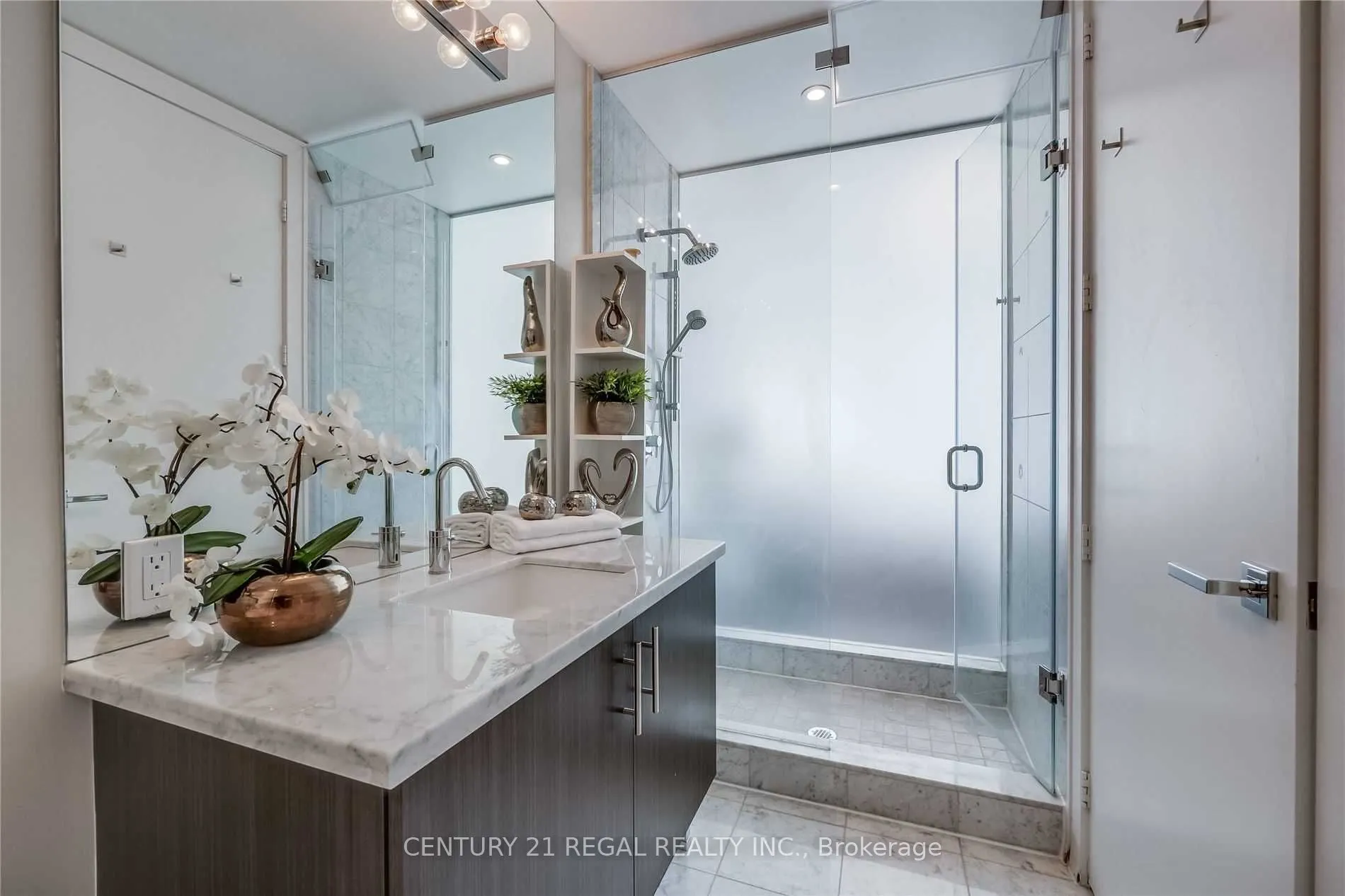 29 Queens Quay E, #508