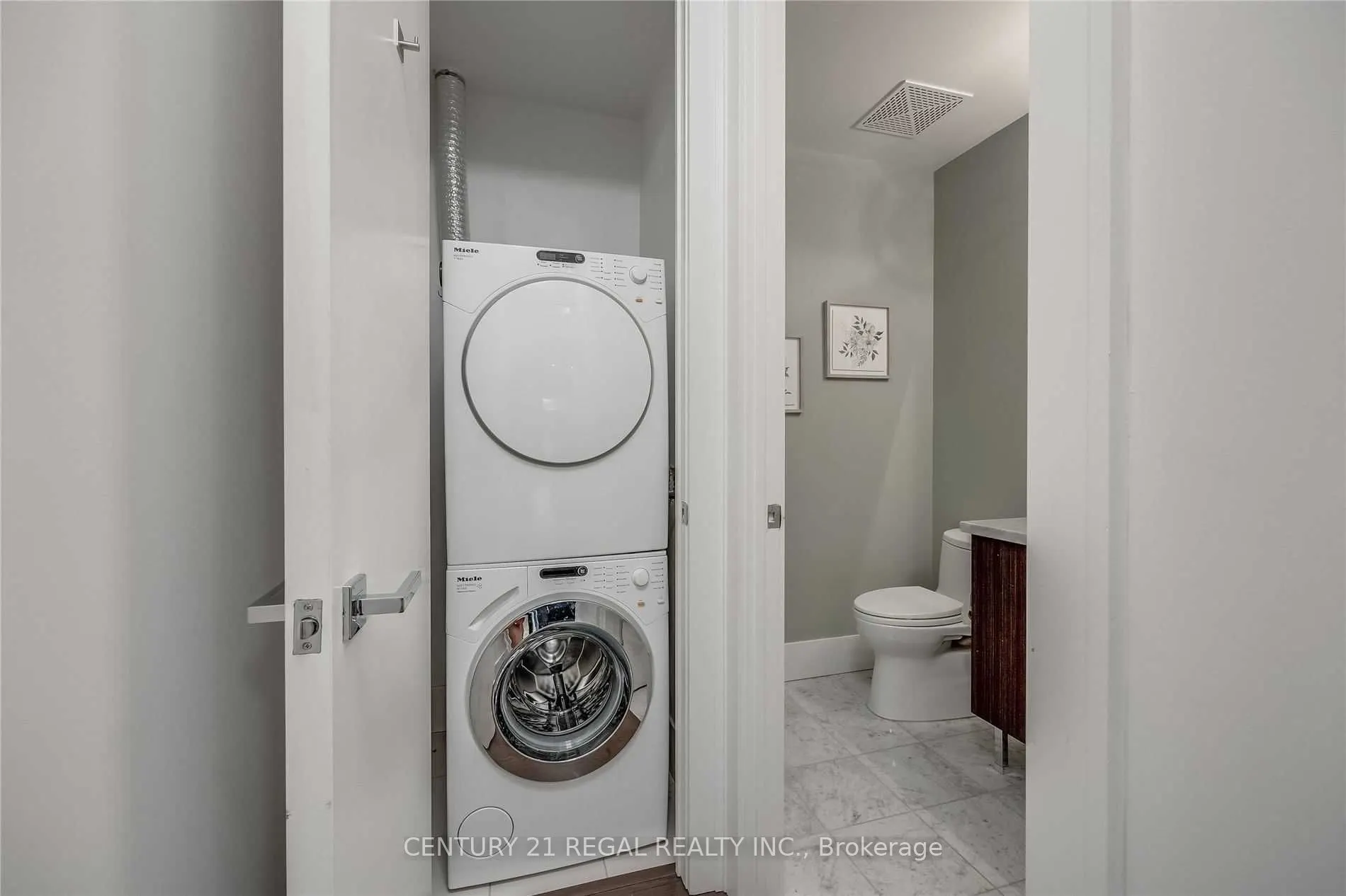 29 Queens Quay E, #508
