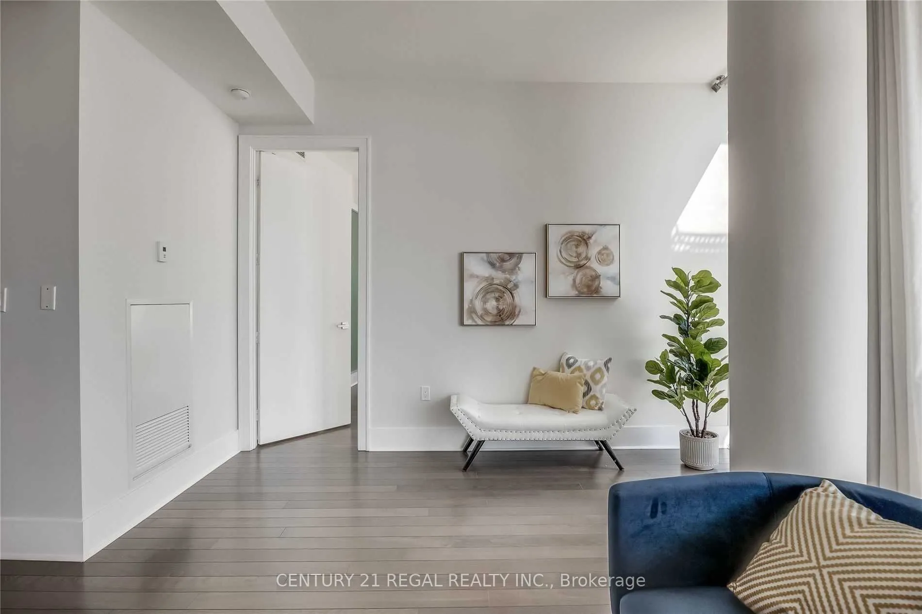 29 Queens Quay E, #508