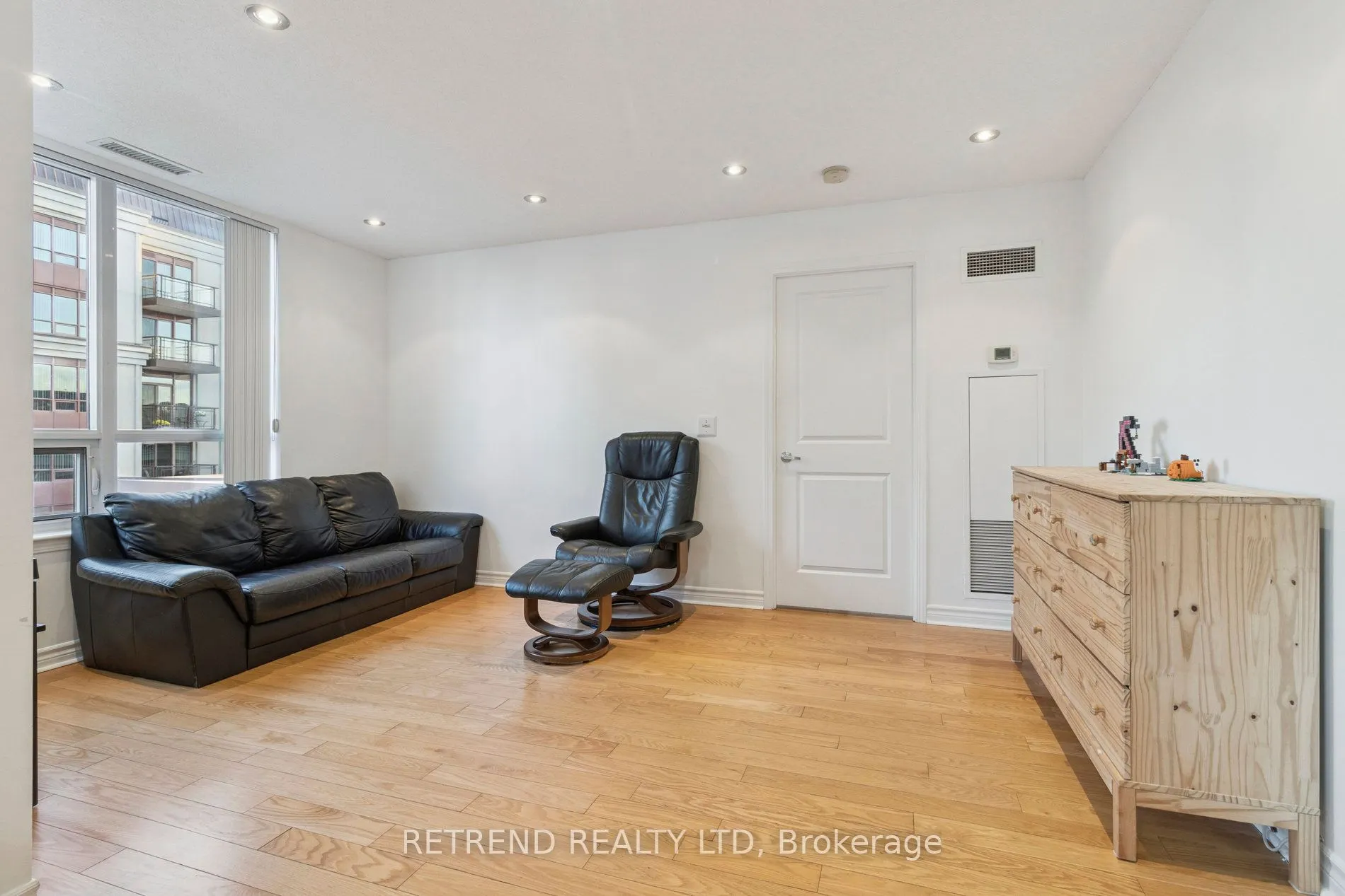27 Rean Drive, #712
