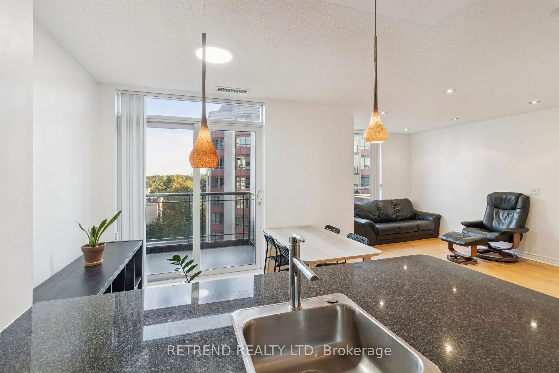 27 Rean Drive, #712