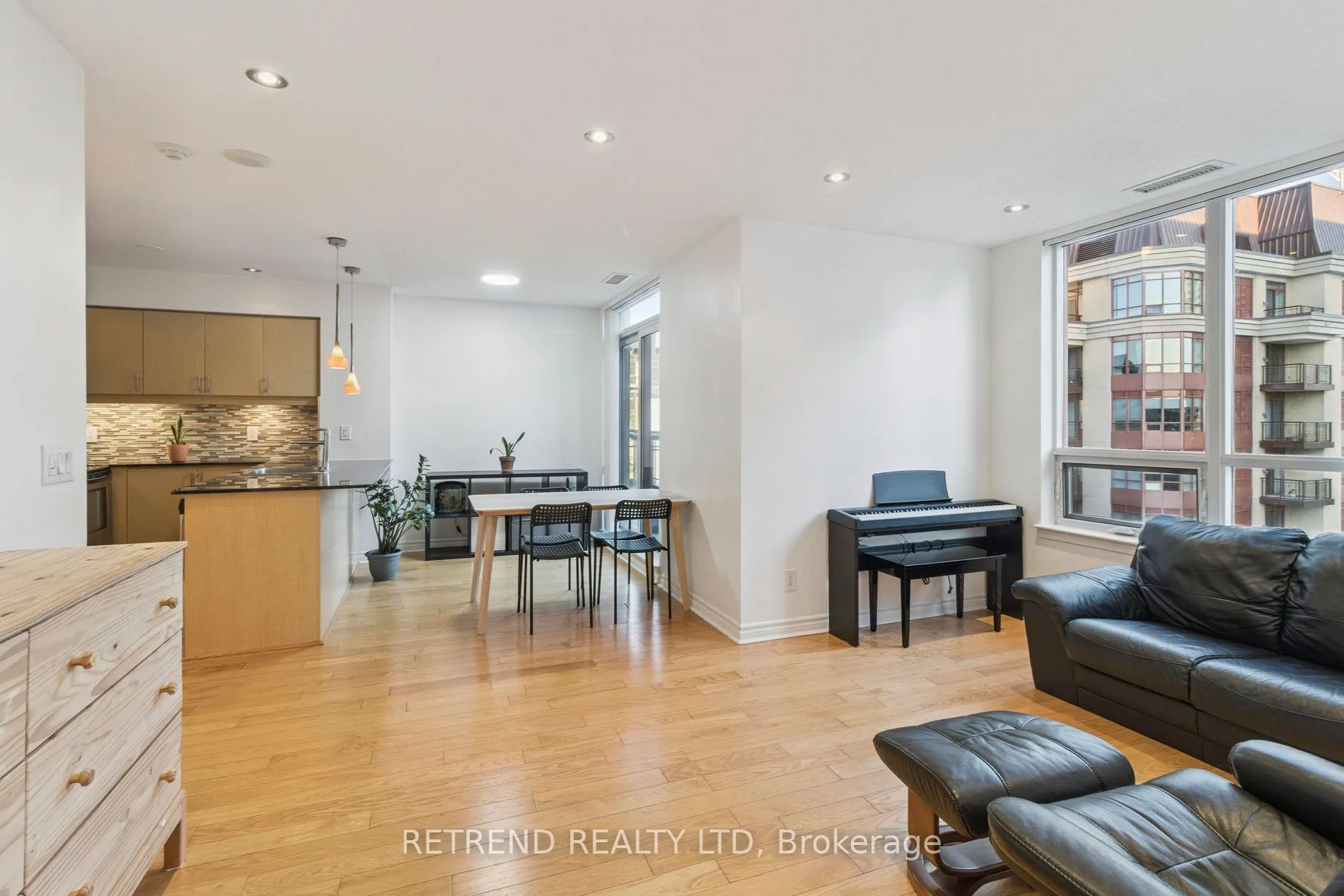 27 Rean Drive, #712