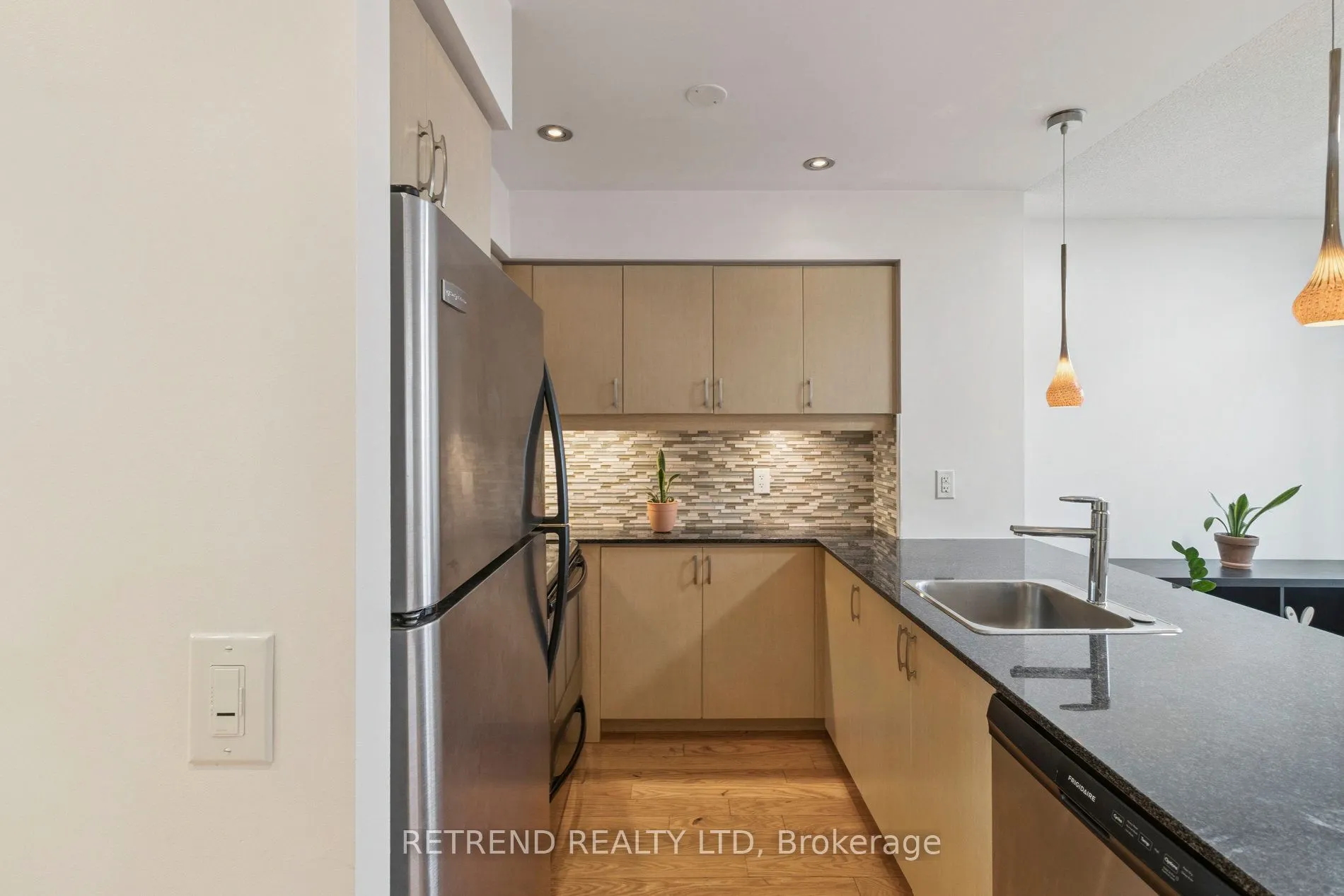 27 Rean Drive, #712