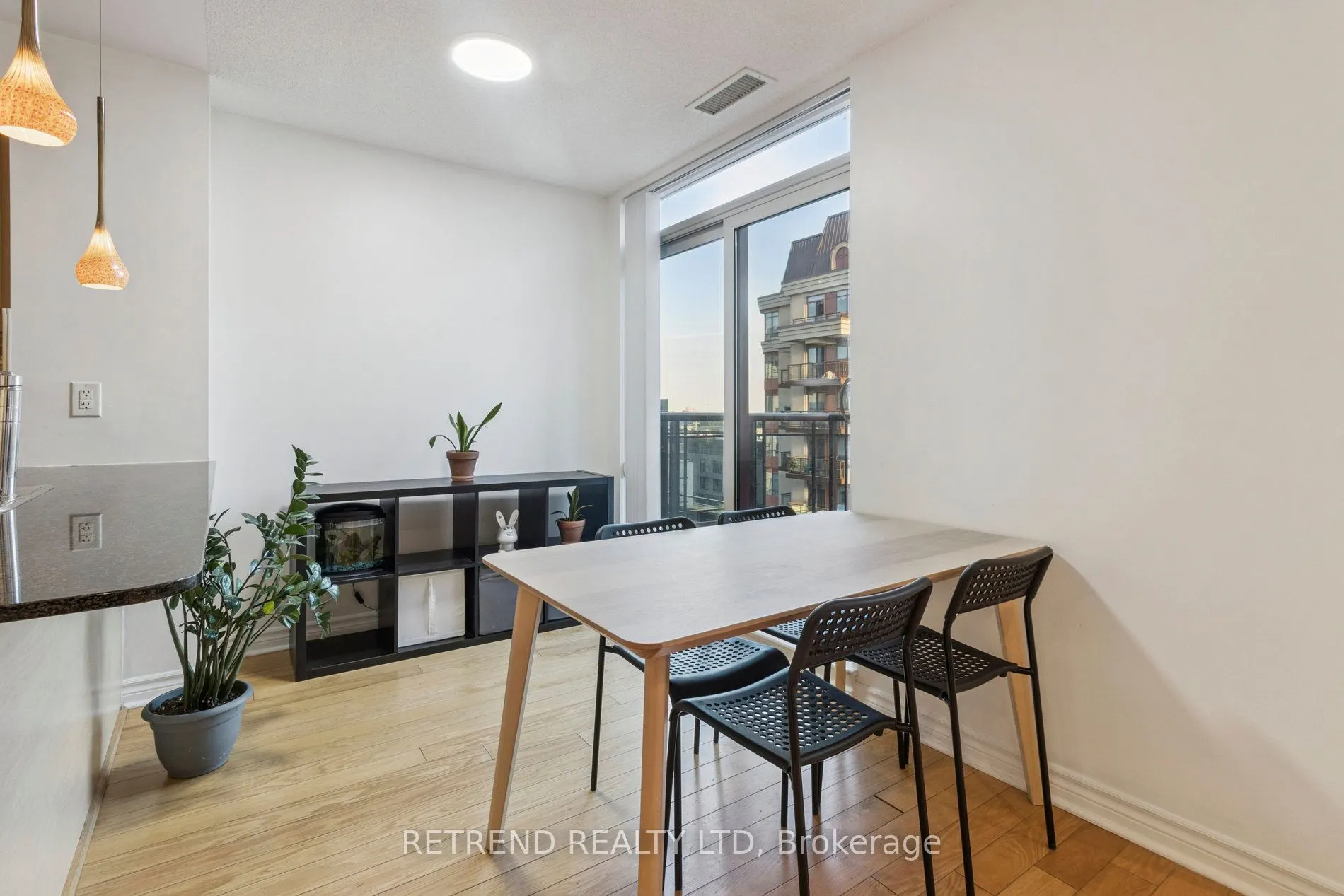27 Rean Drive, #712