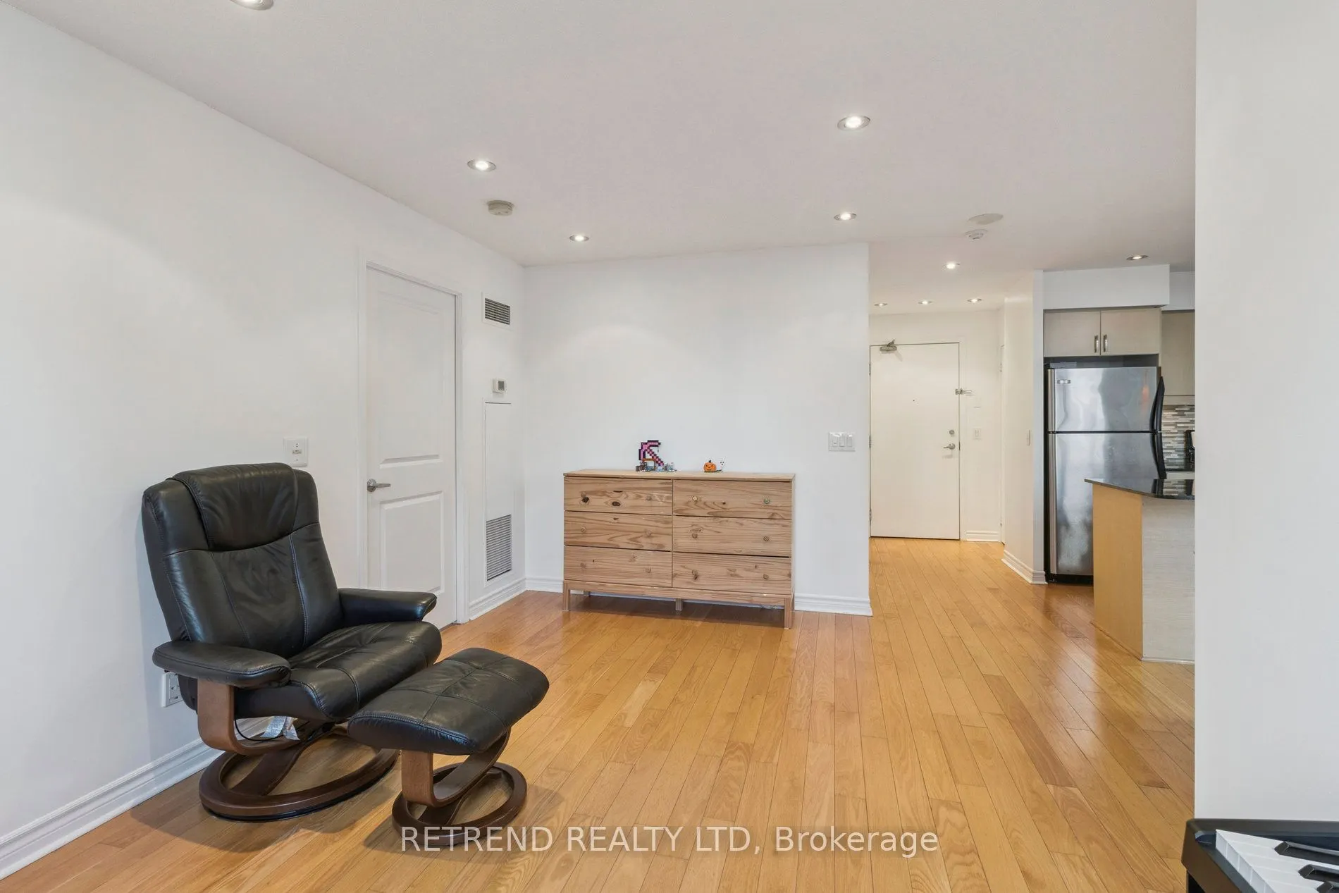 27 Rean Drive, #712