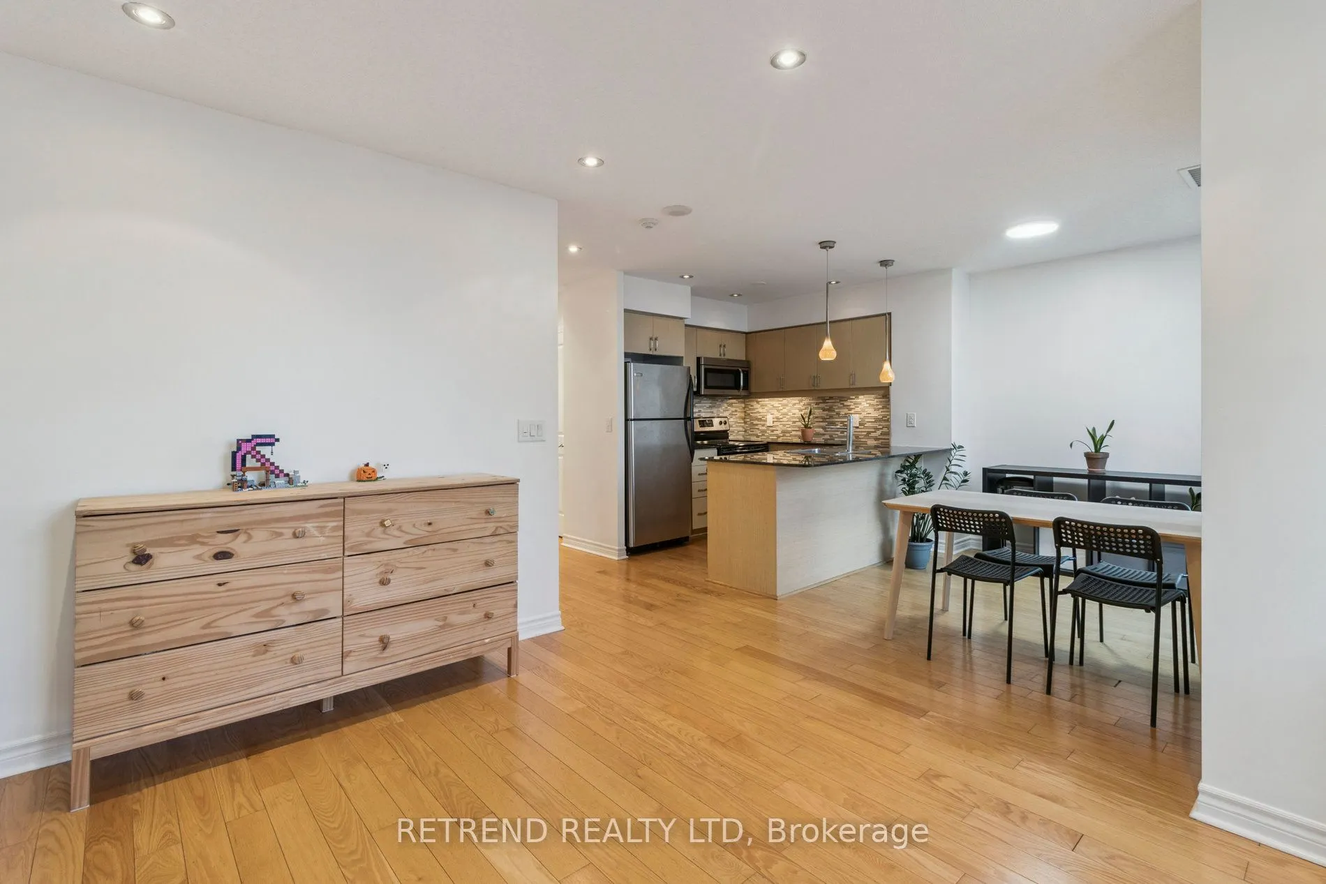 27 Rean Drive, #712