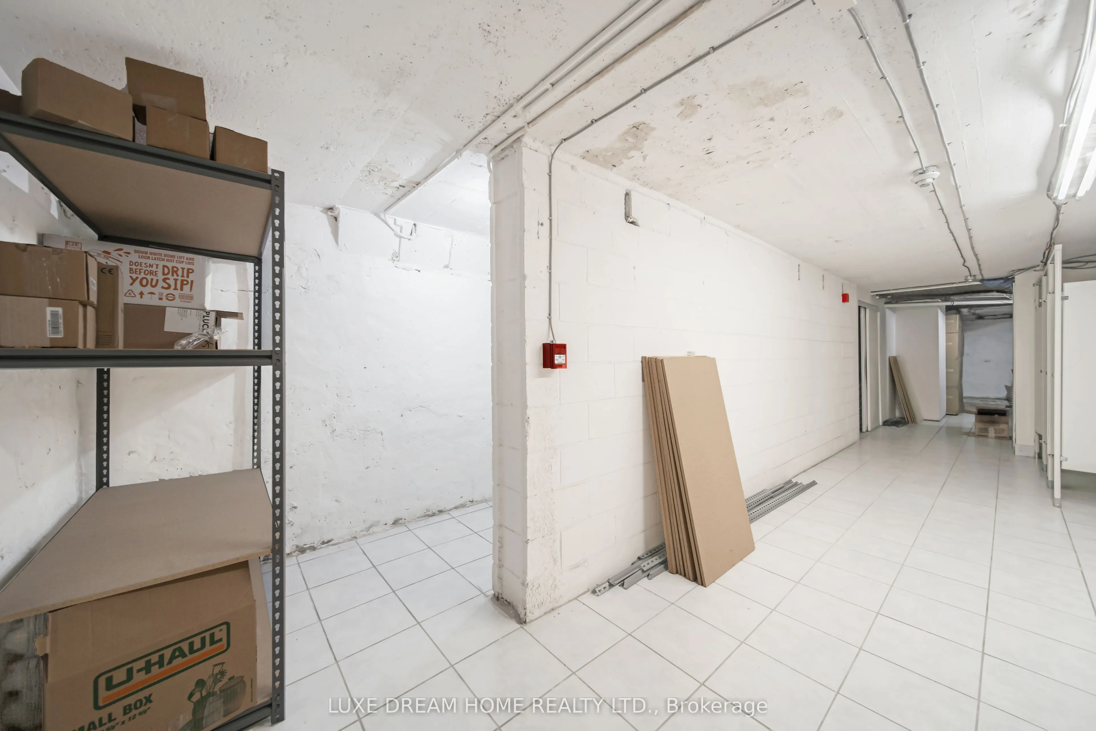 844 Dundas Street W