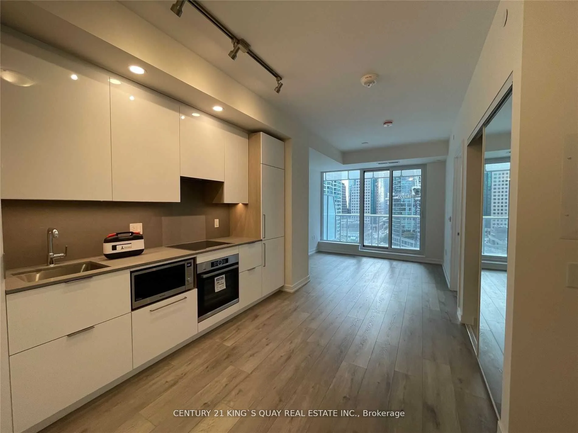 28 Freeland Street, #903