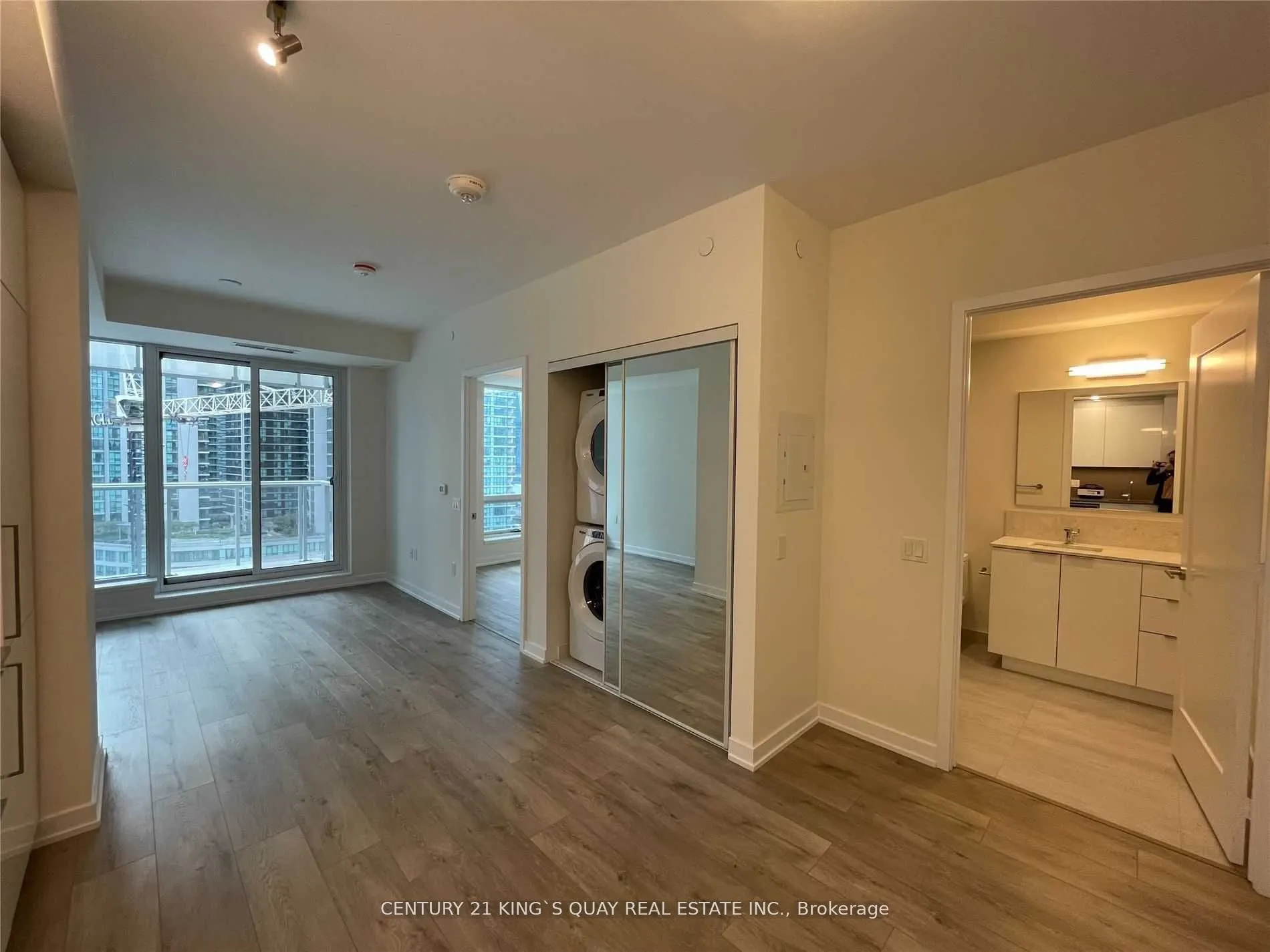 28 Freeland Street, #903