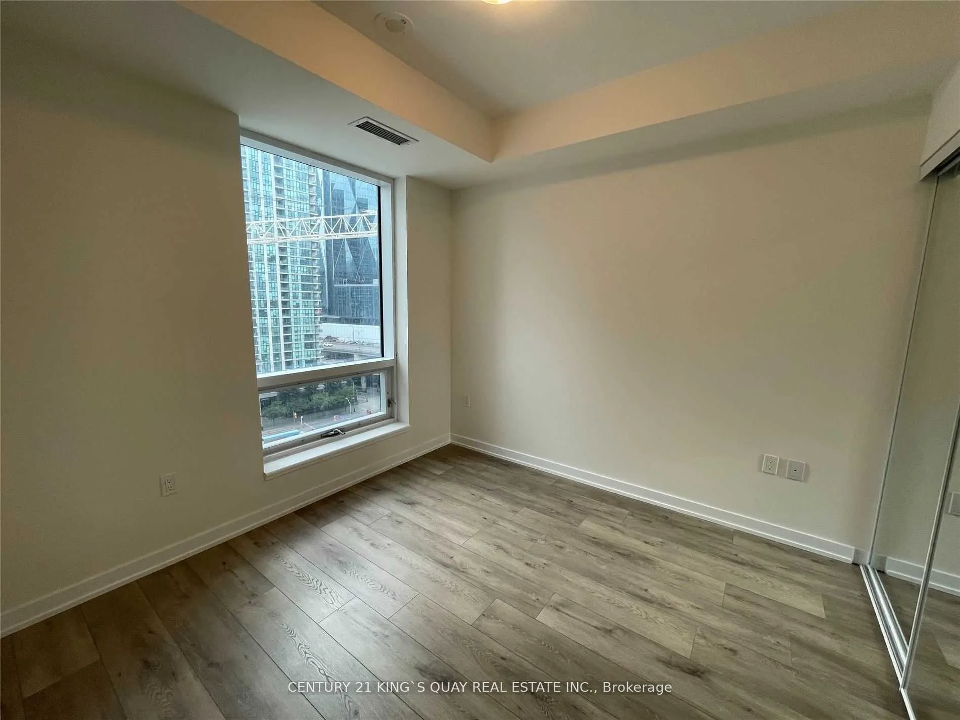 28 Freeland Street, #903
