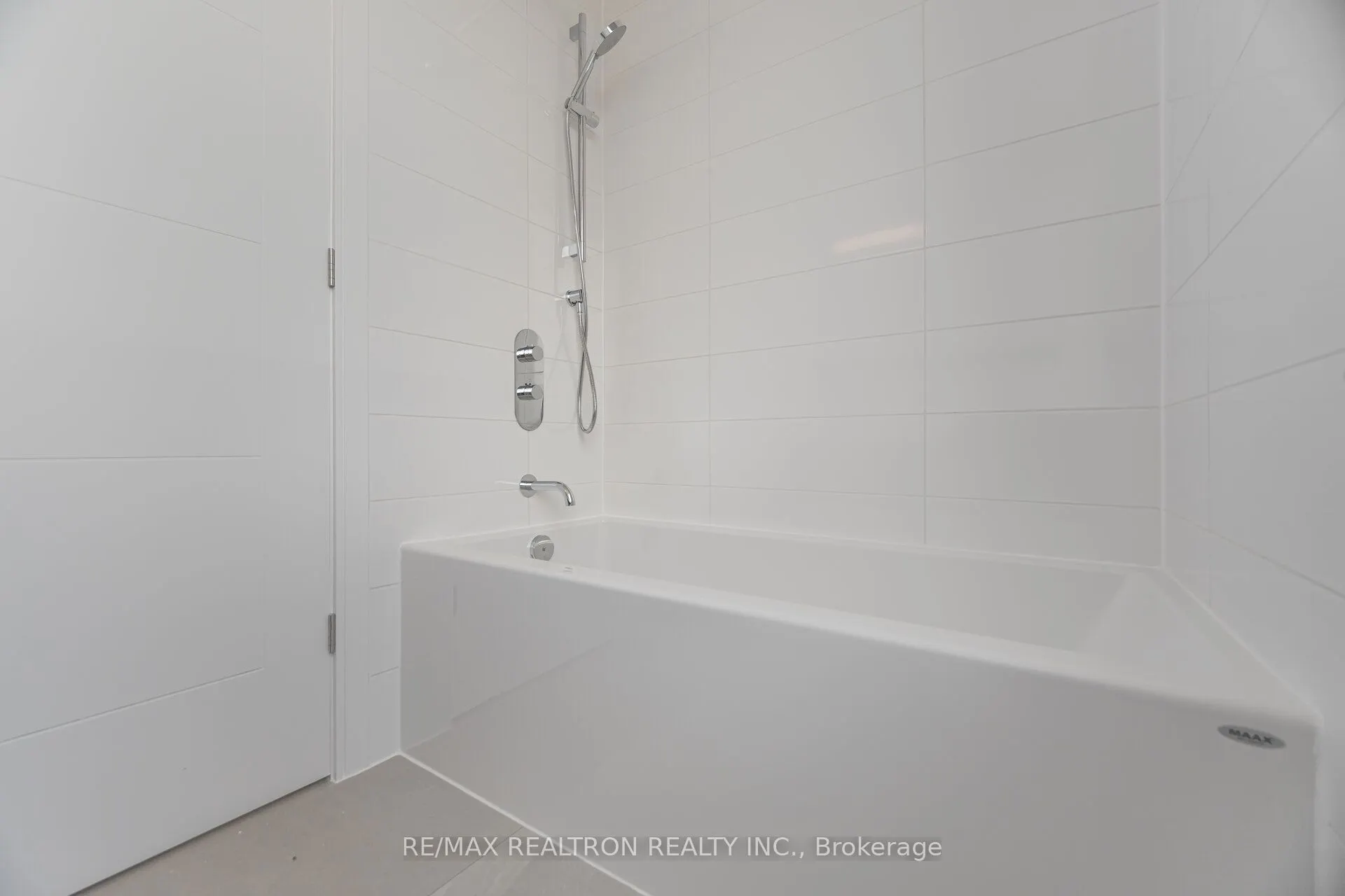 664 Spadina Avenue, #407