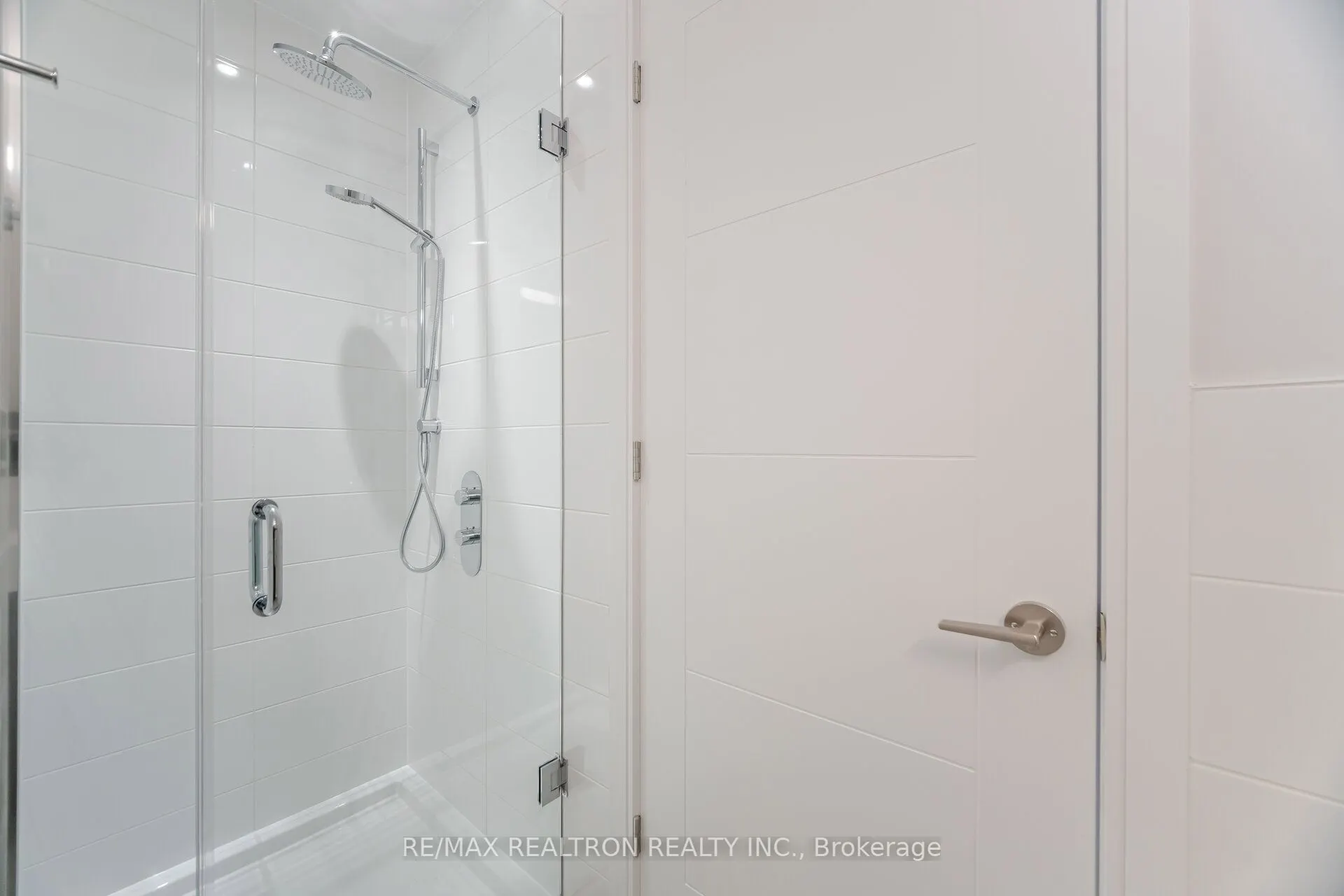 664 Spadina Avenue, #407