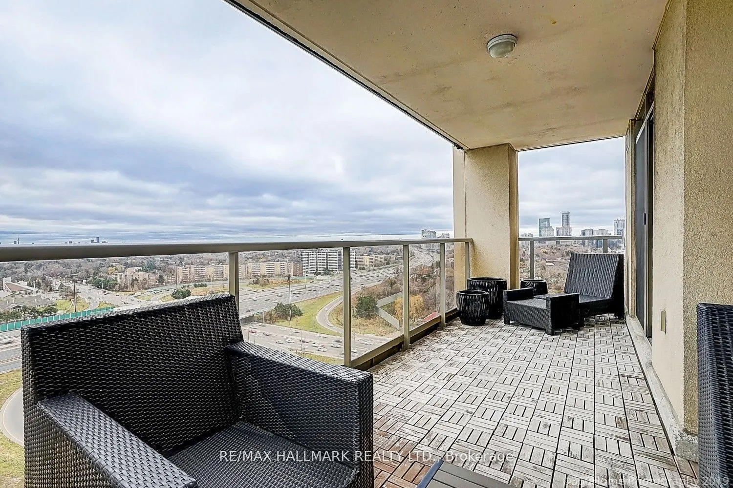 18 Kenaston Gardens, #1608