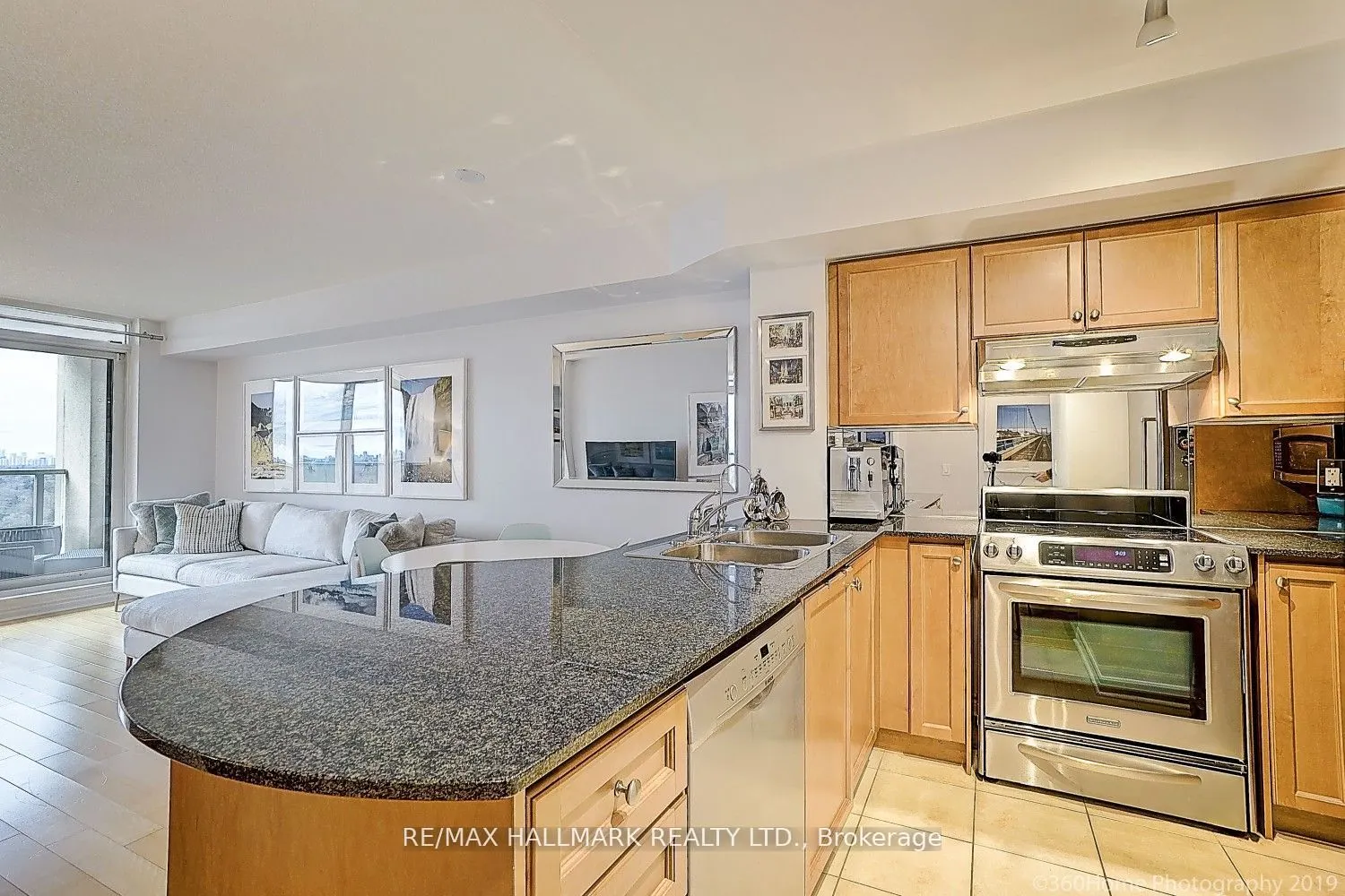 18 Kenaston Gardens, #1608