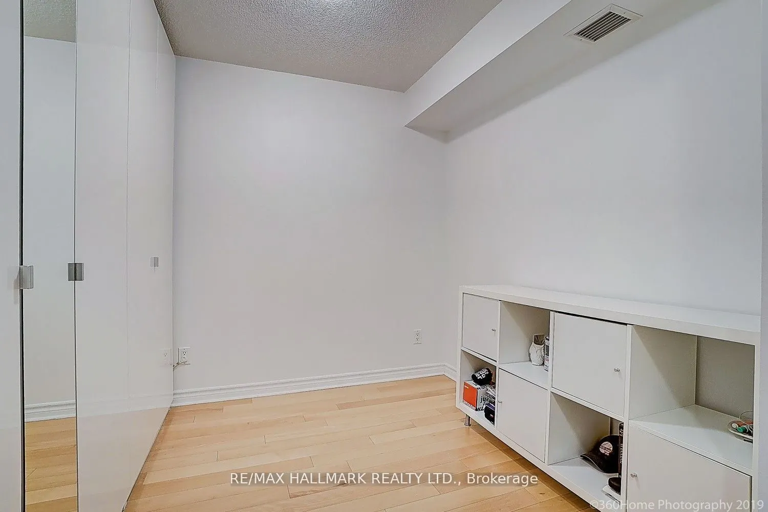 18 Kenaston Gardens, #1608