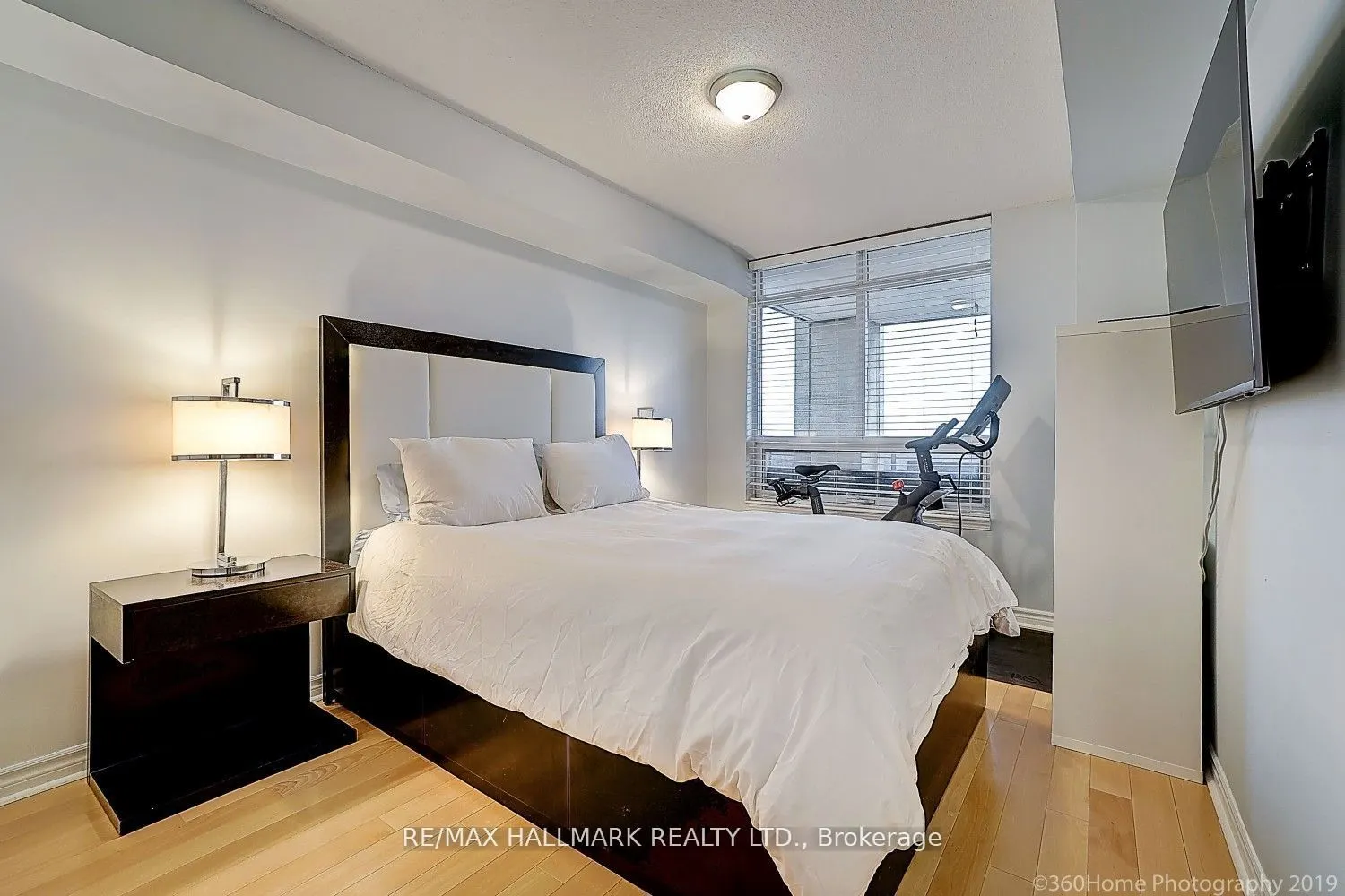 18 Kenaston Gardens, #1608