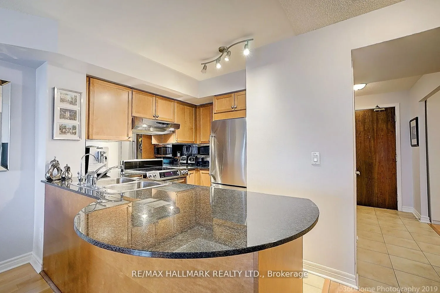 18 Kenaston Gardens, #1608
