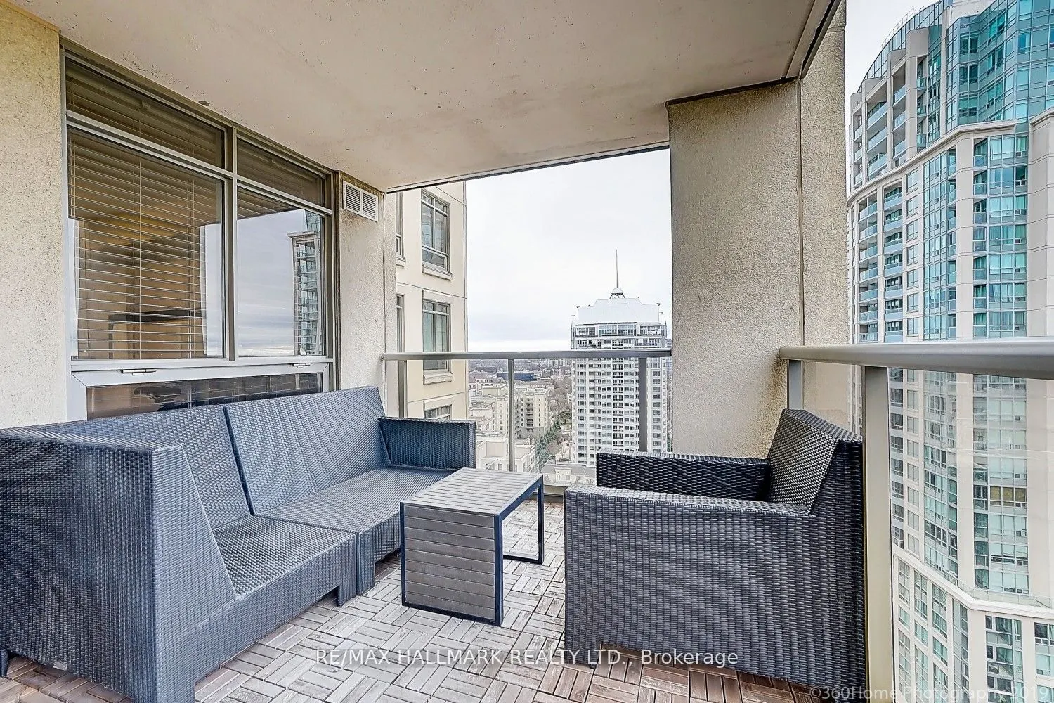 18 Kenaston Gardens, #1608