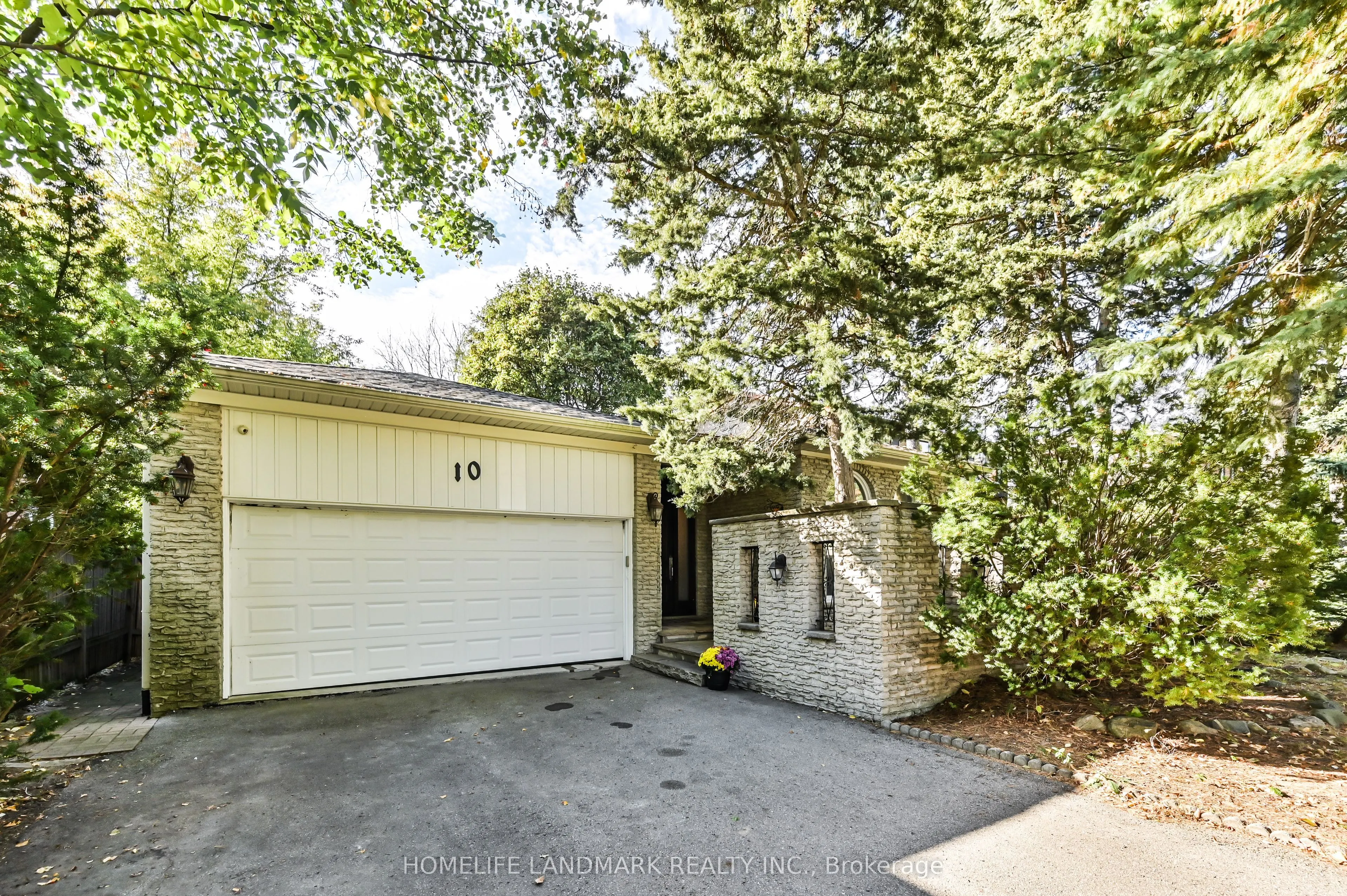 10 Loganberry Crescent