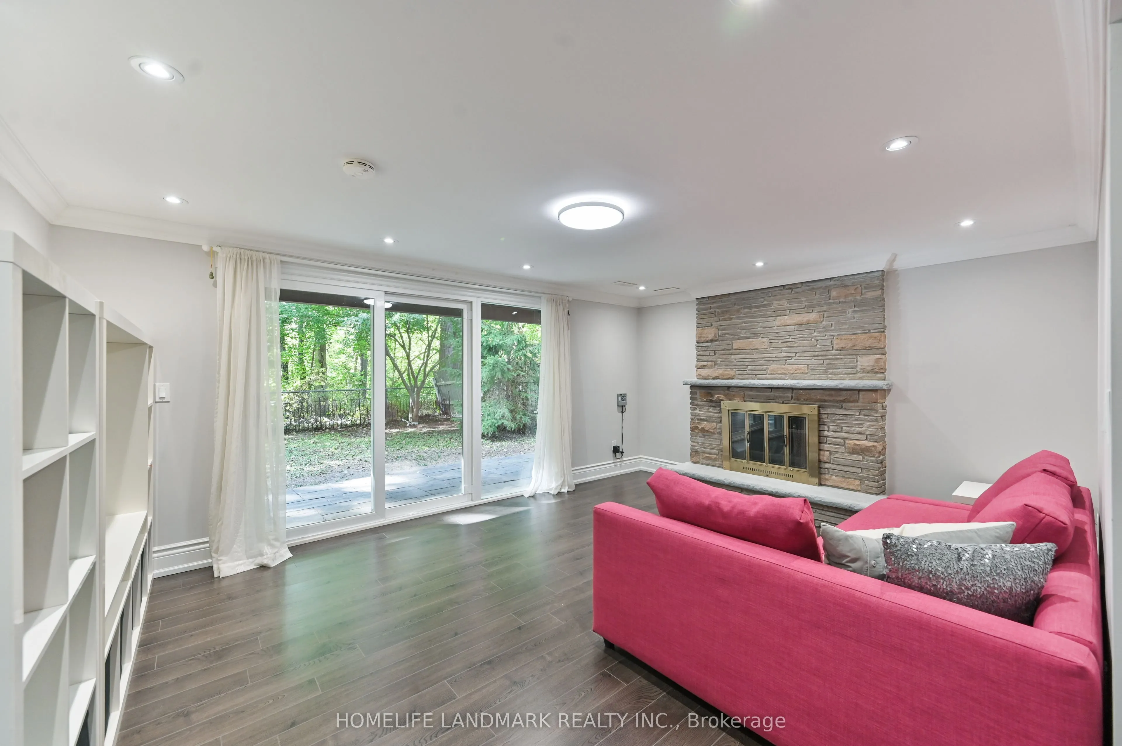 10 Loganberry Crescent