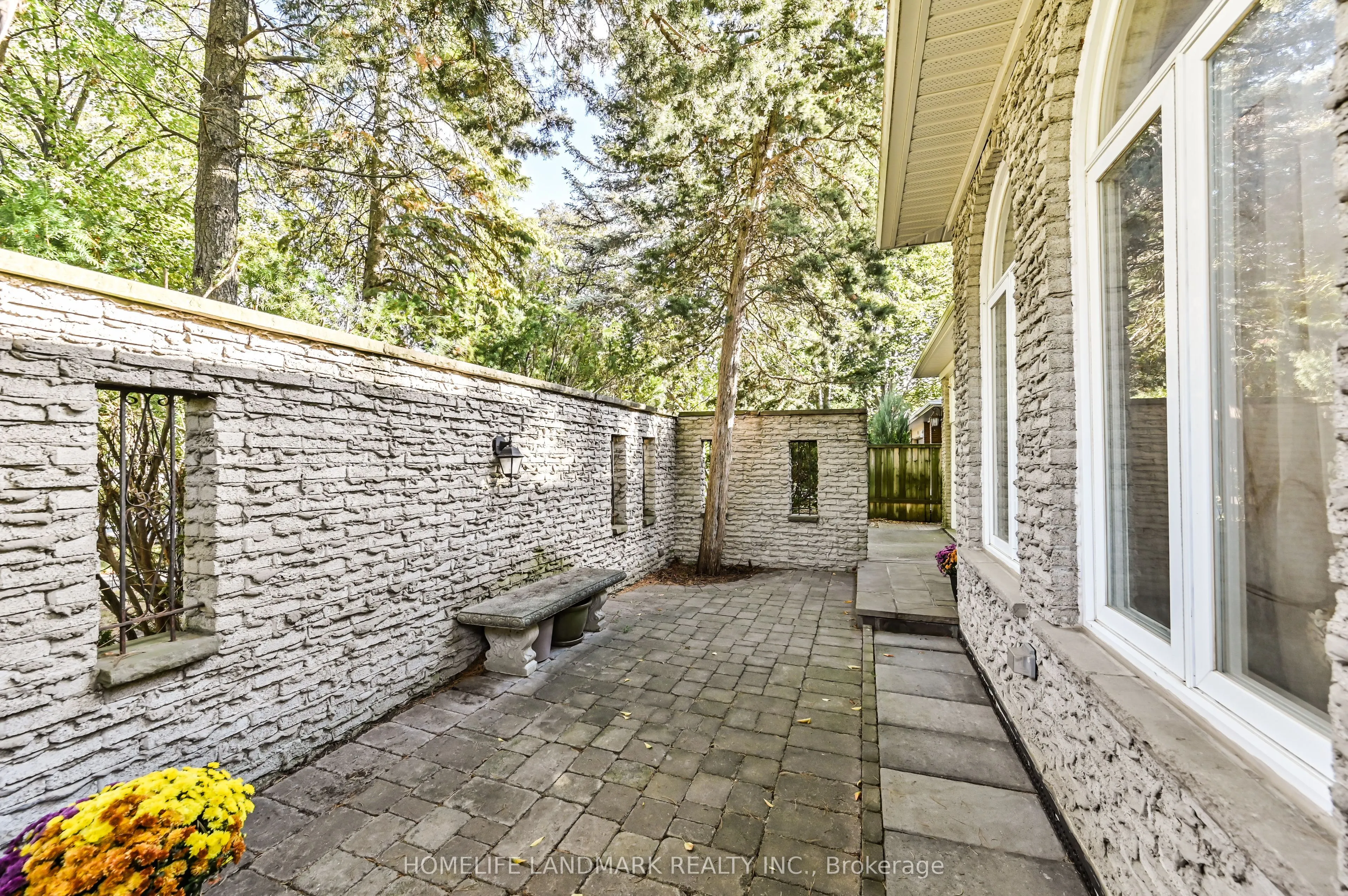 10 Loganberry Crescent