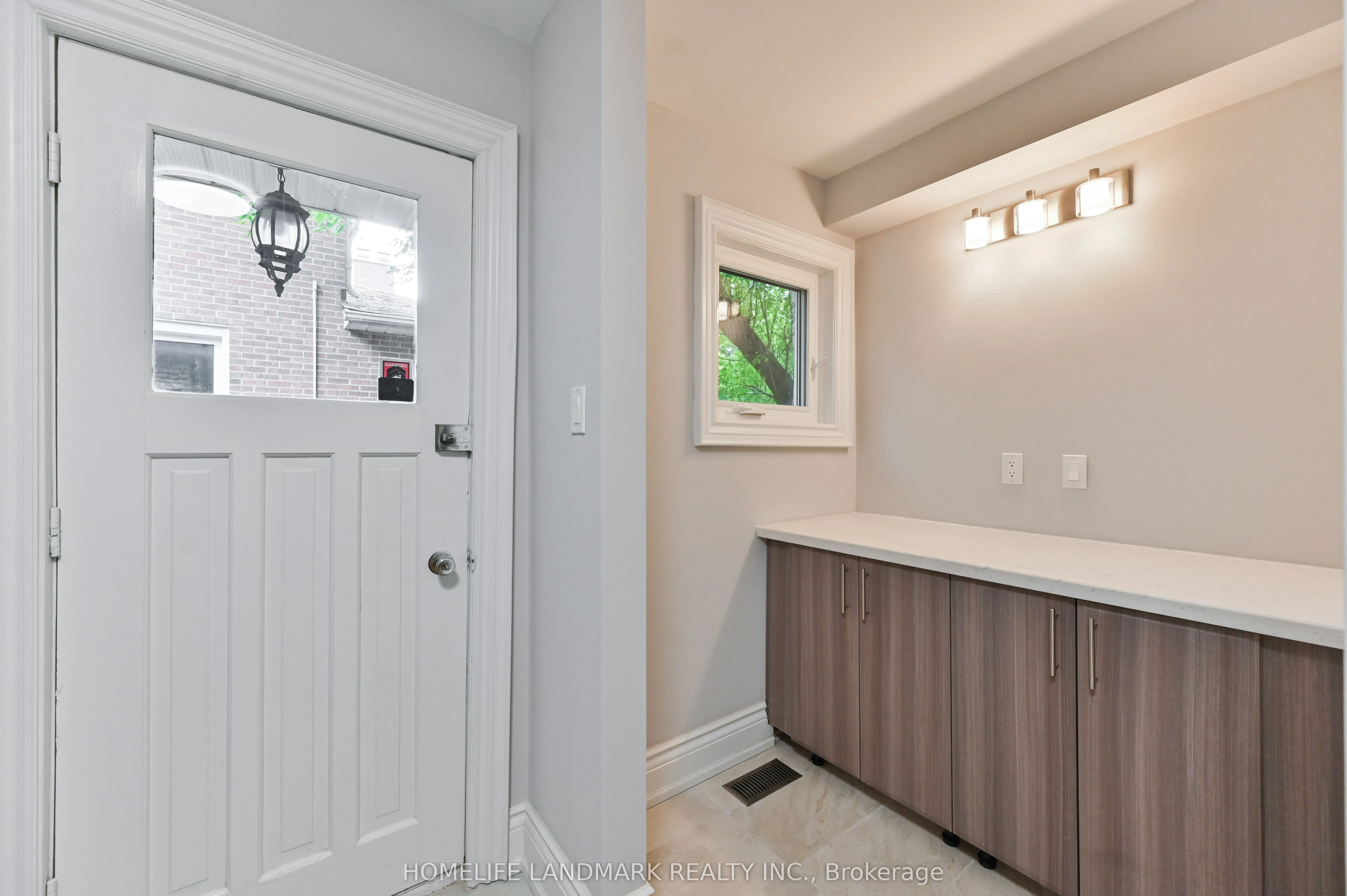 10 Loganberry Crescent