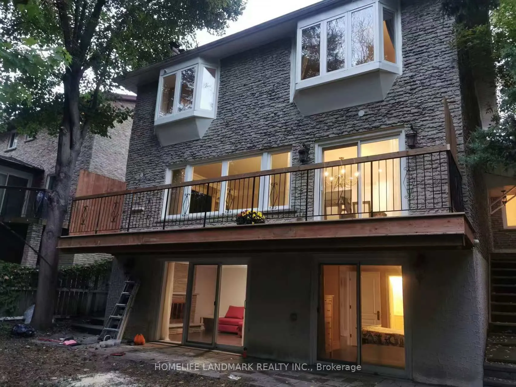 10 Loganberry Crescent