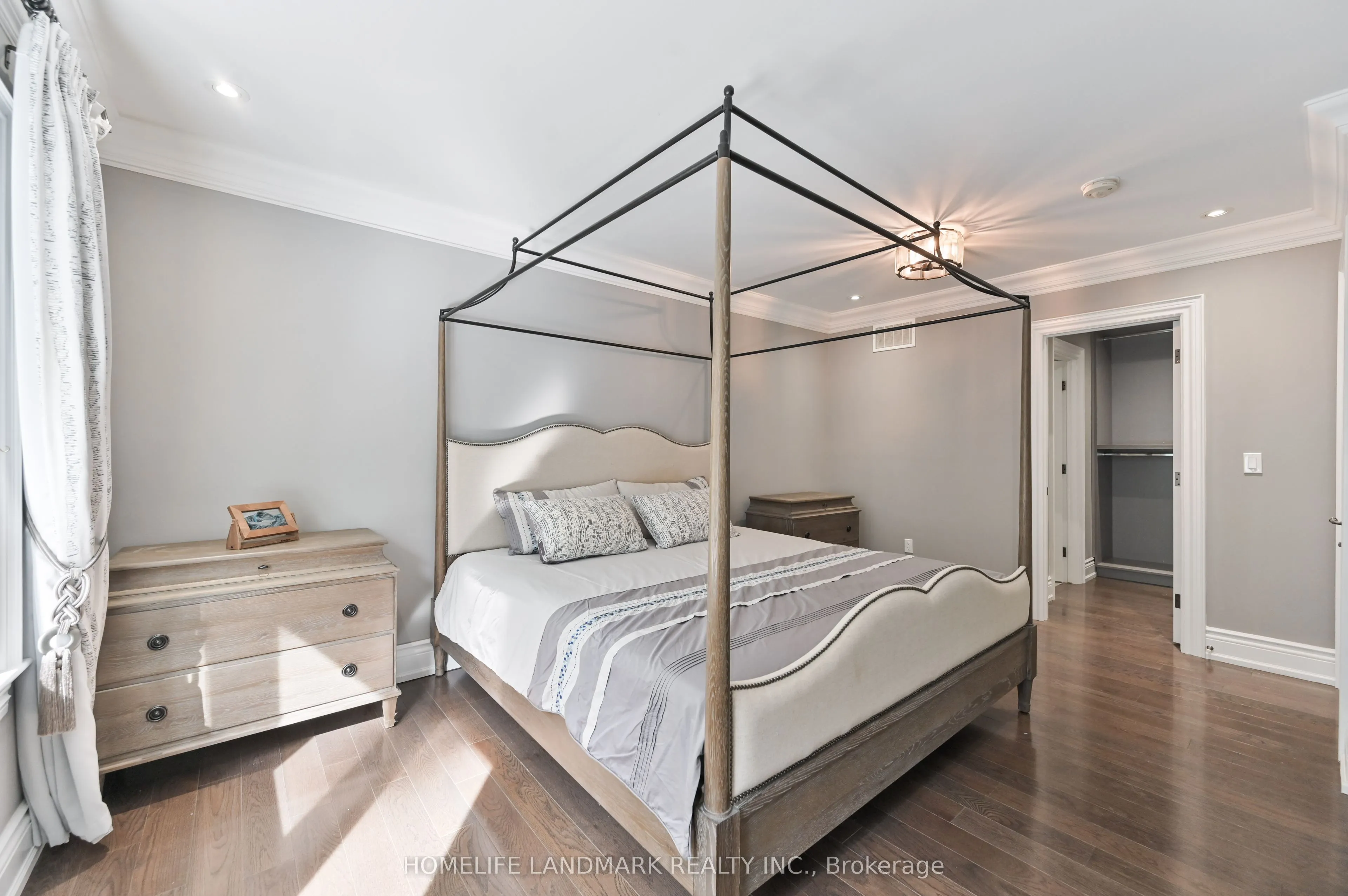 10 Loganberry Crescent