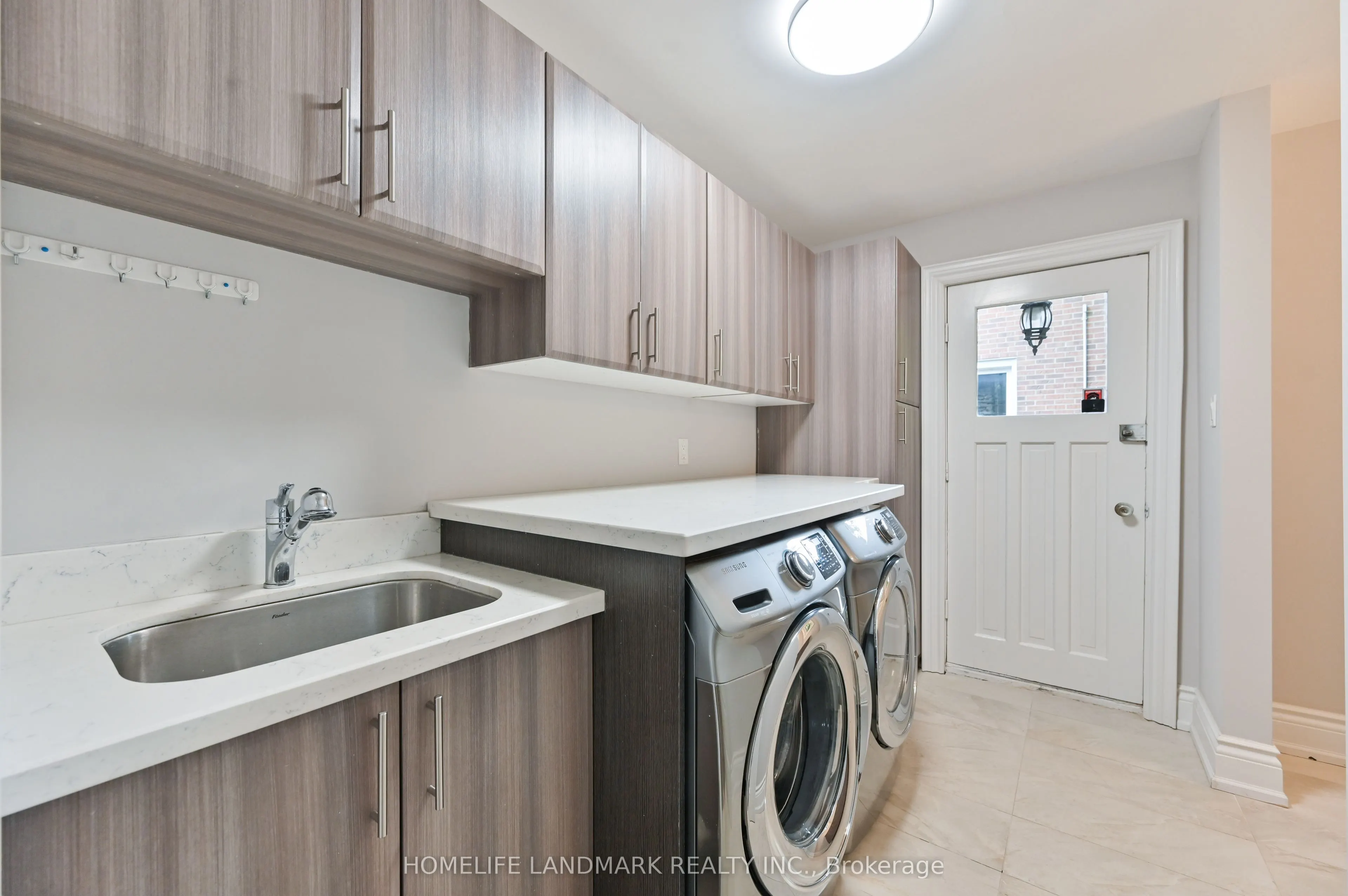 10 Loganberry Crescent