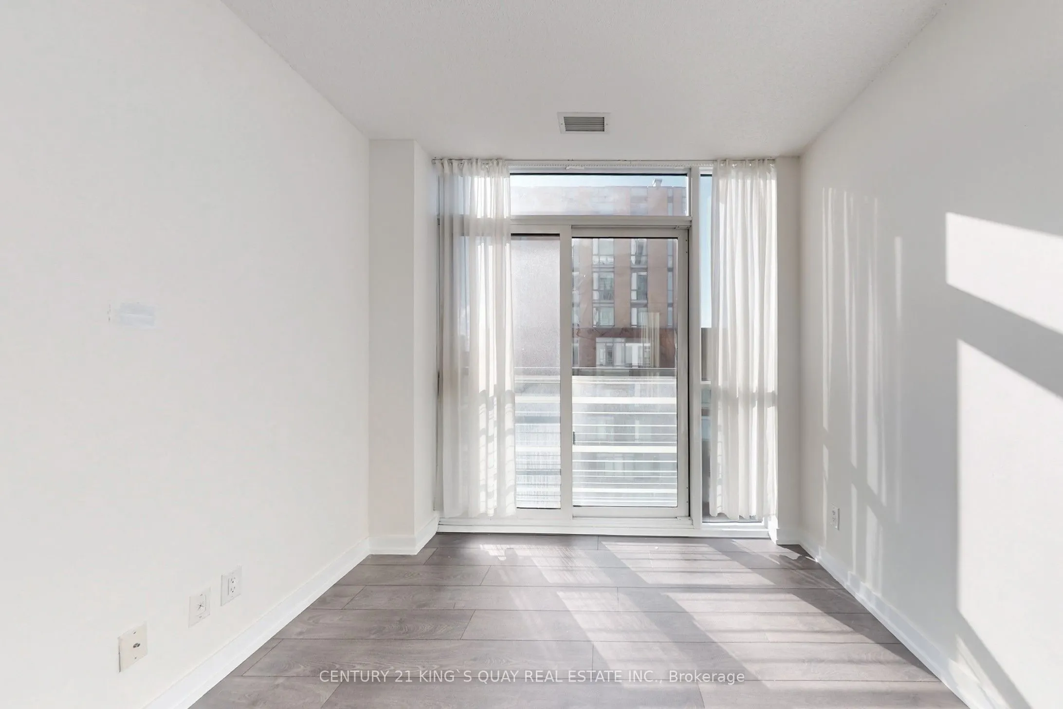 200 Sackville Street, #703