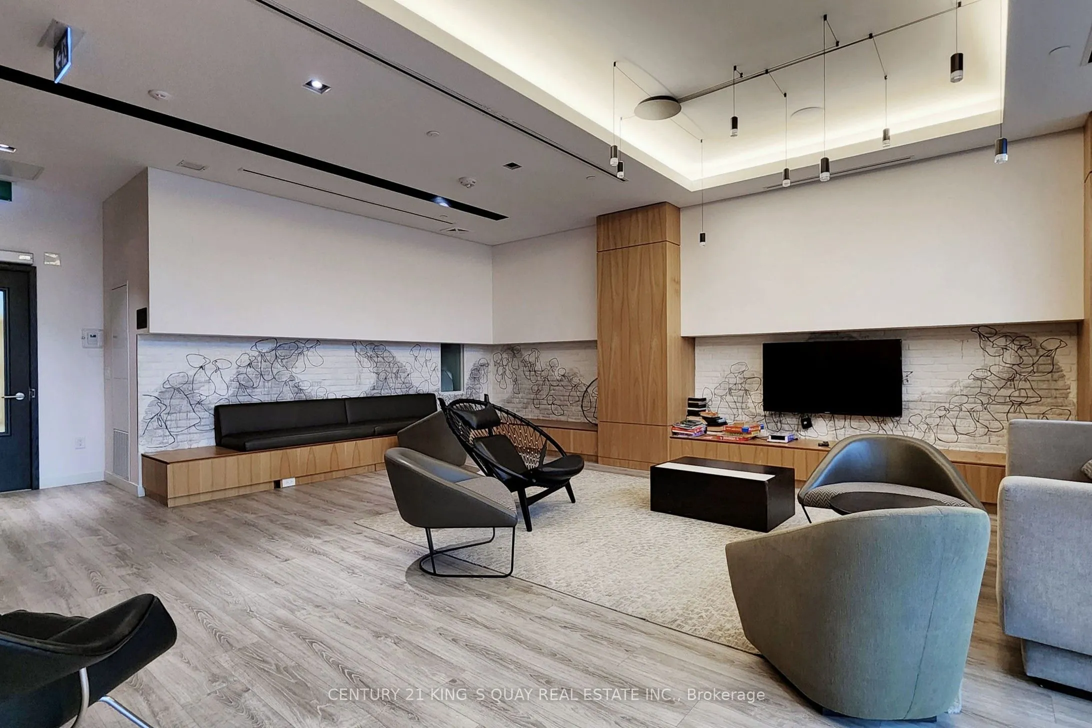 200 Sackville Street, #703