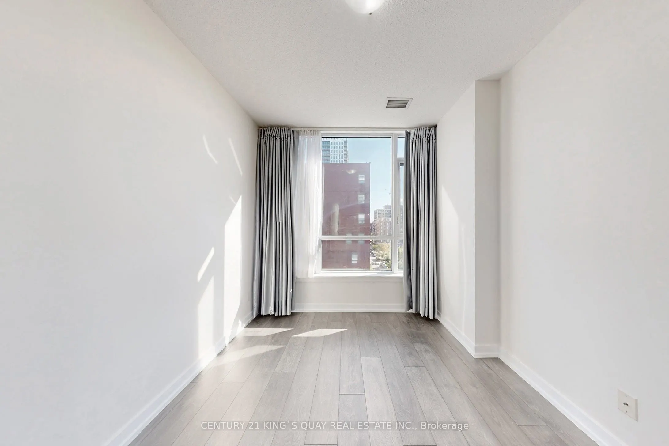 200 Sackville Street, #703