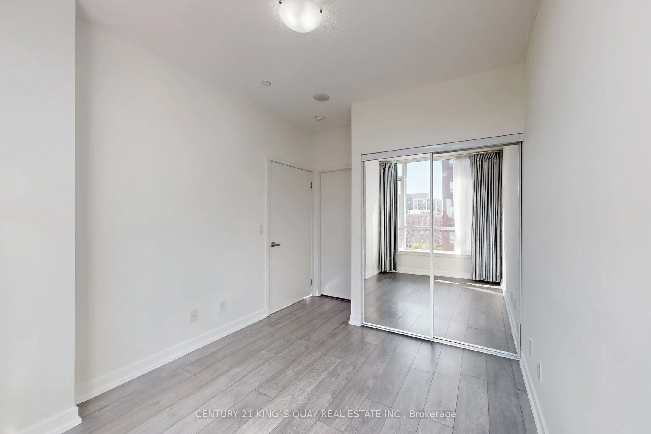 200 Sackville Street, #703